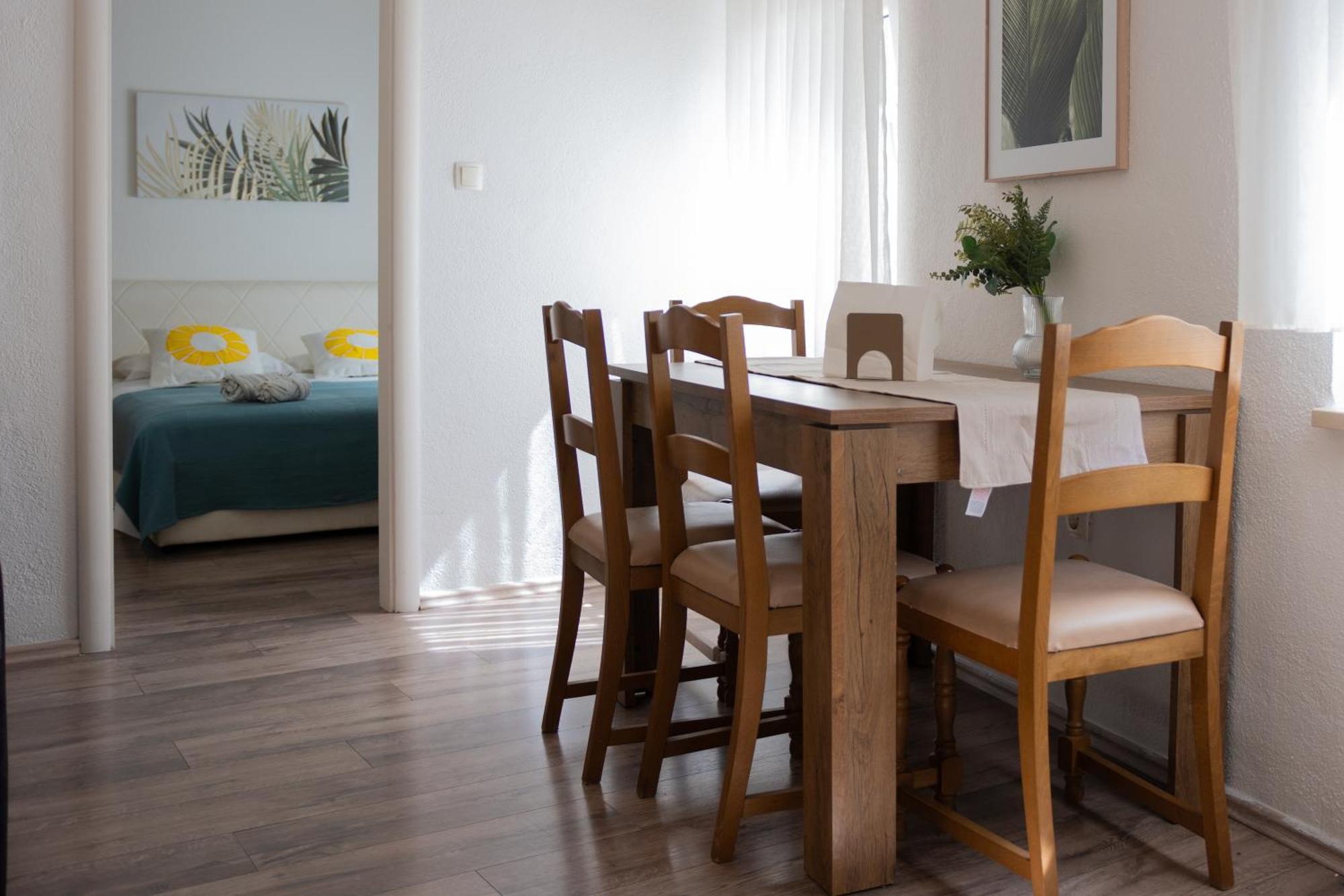 Apartments & Rooms Toni