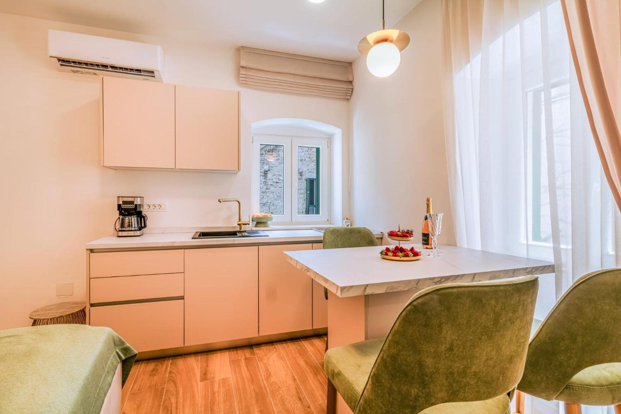 Luxury 2 Bedroom-2 Bathroom & App With Rooftop Terrace * Split