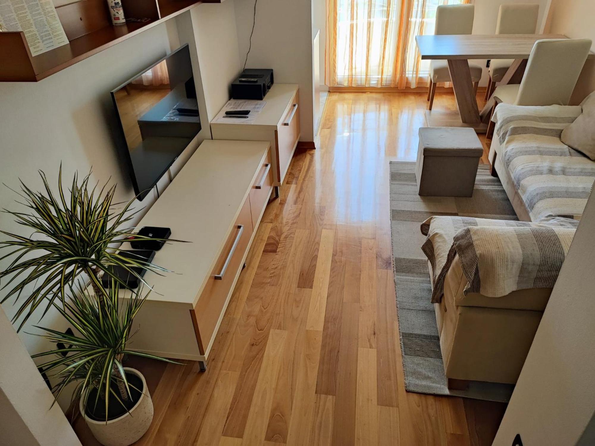 Daybreak Apartment *