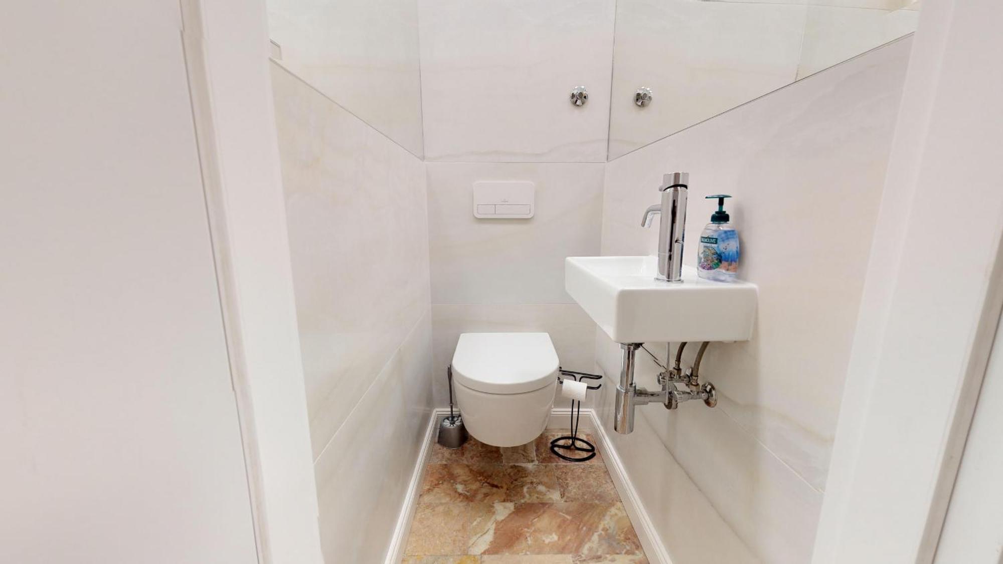 17 Ljubav Place *