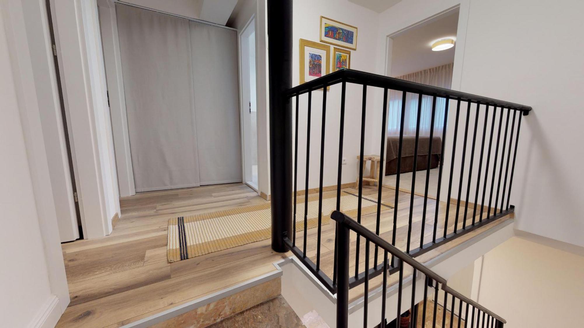 17 Ljubav Place