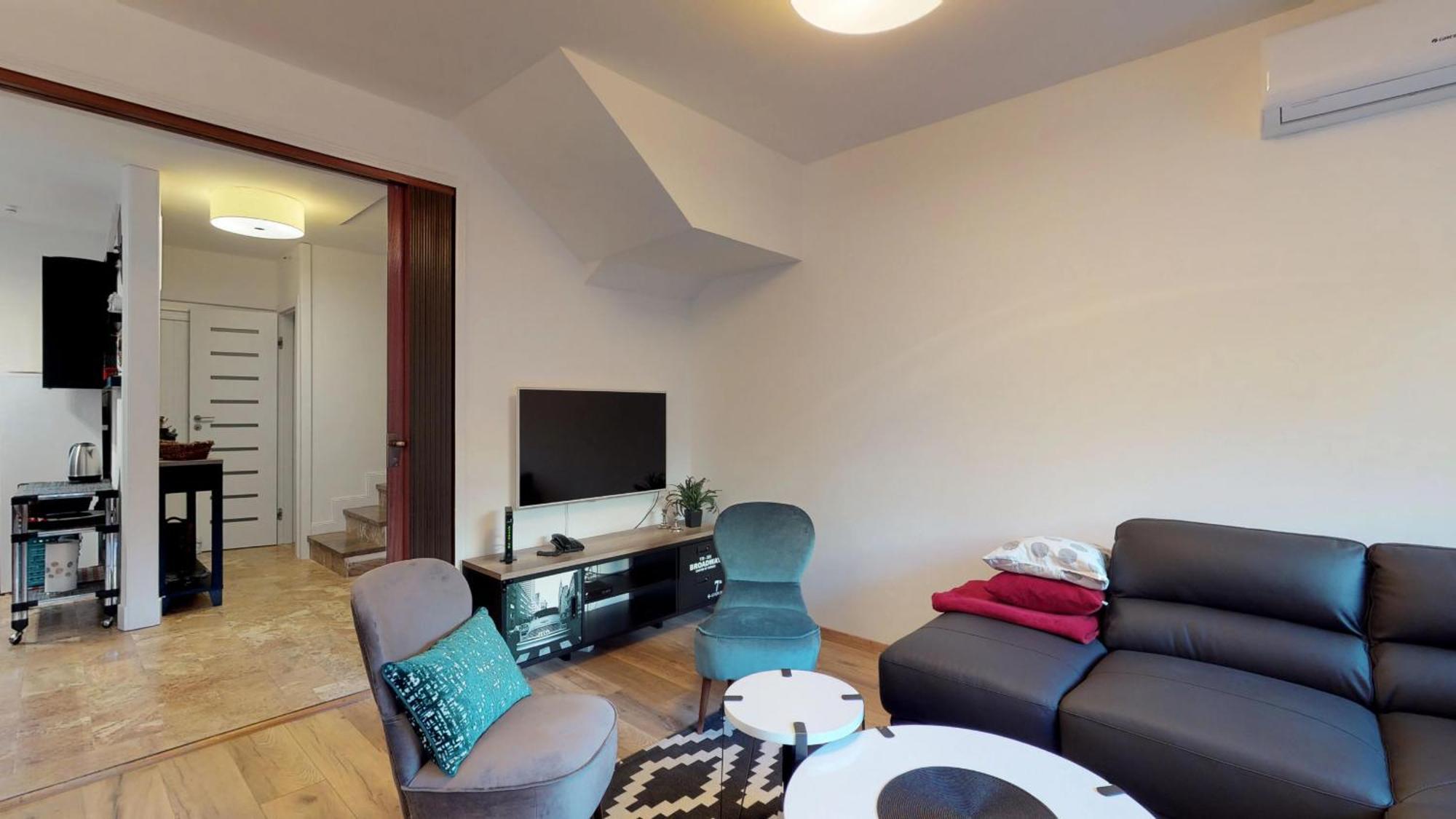 17 Ljubav Place Split