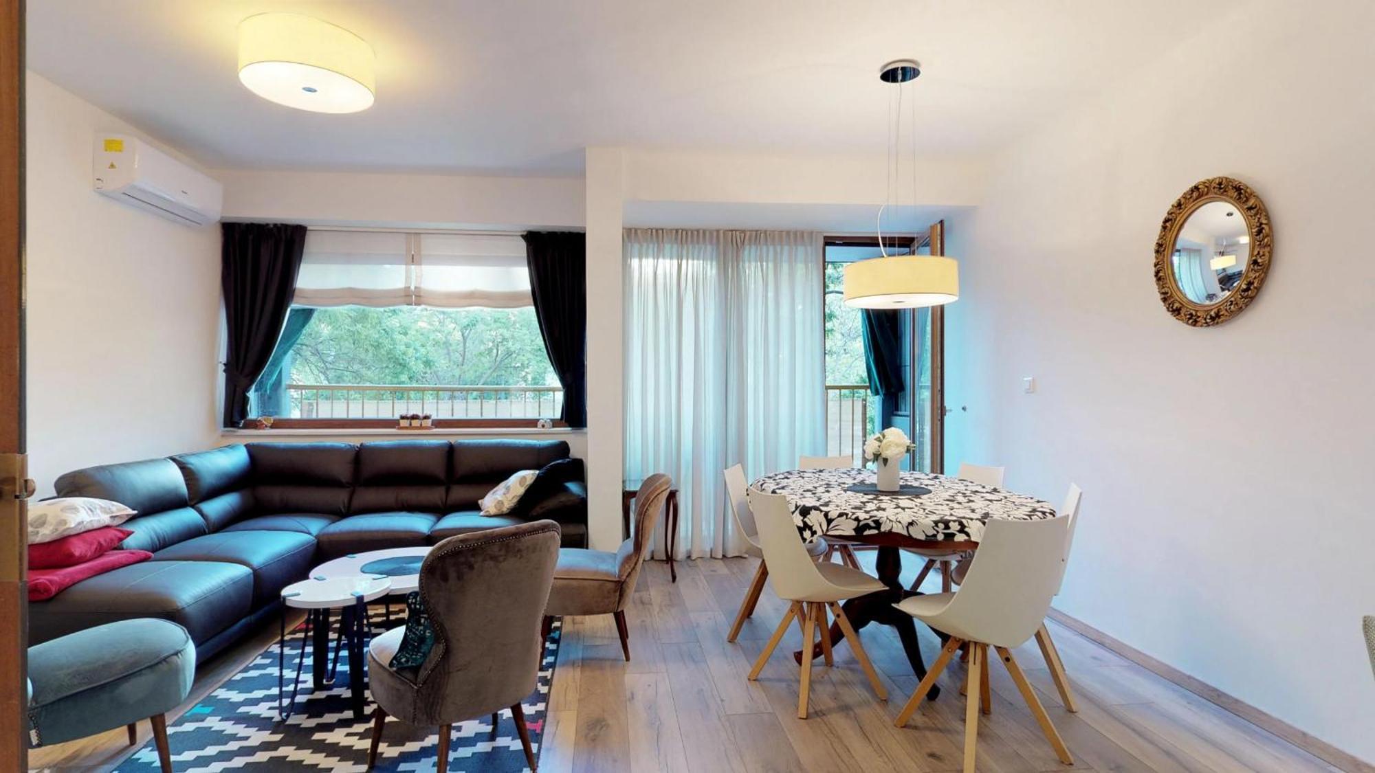 17 Ljubav Place * Split