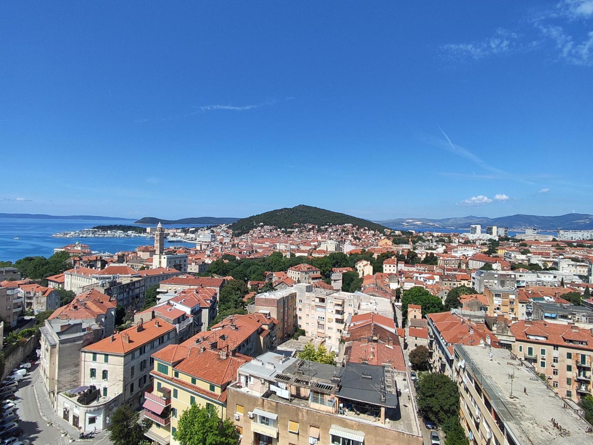 Astonishing View Split