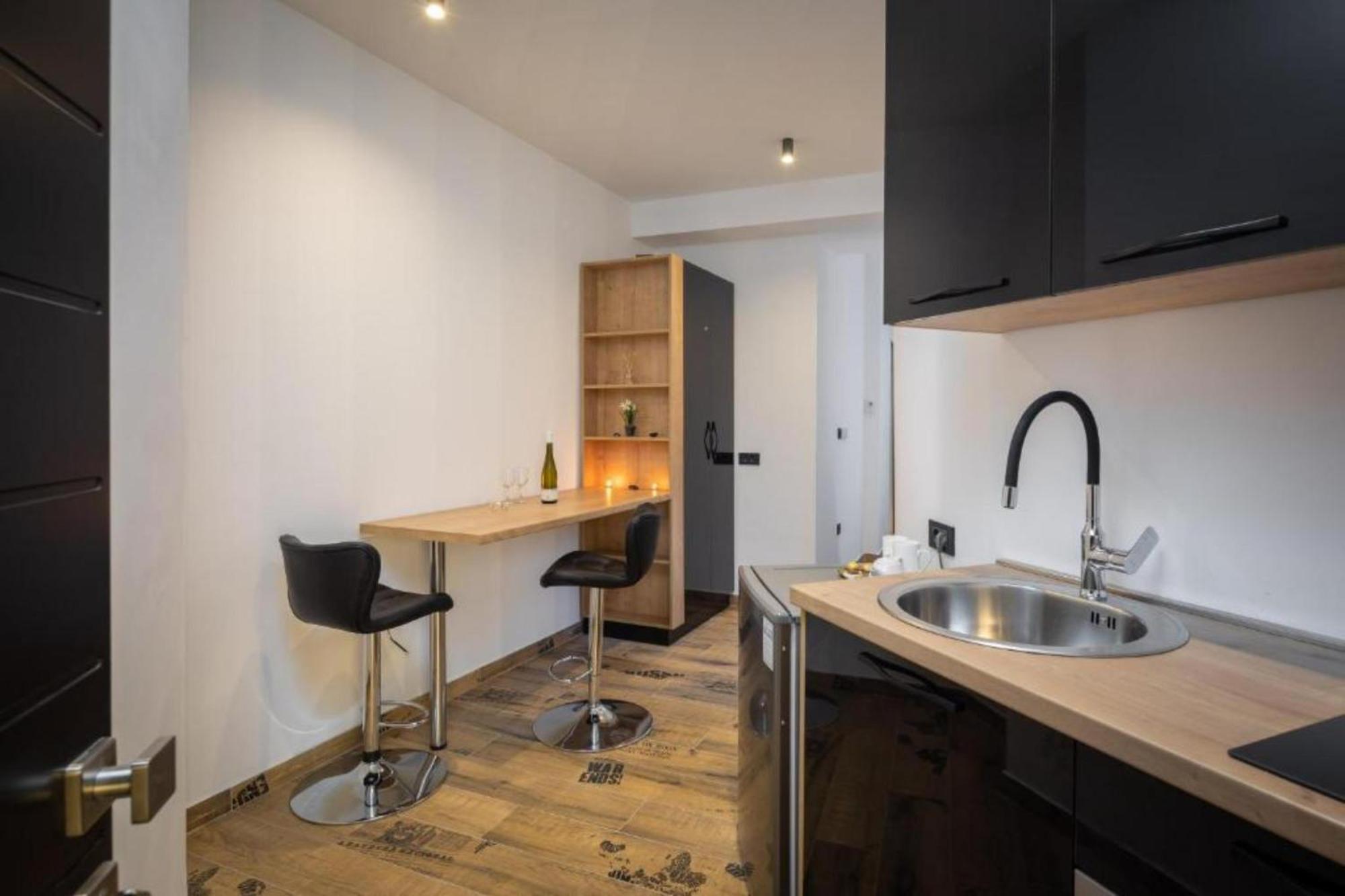 Top Rooms Split