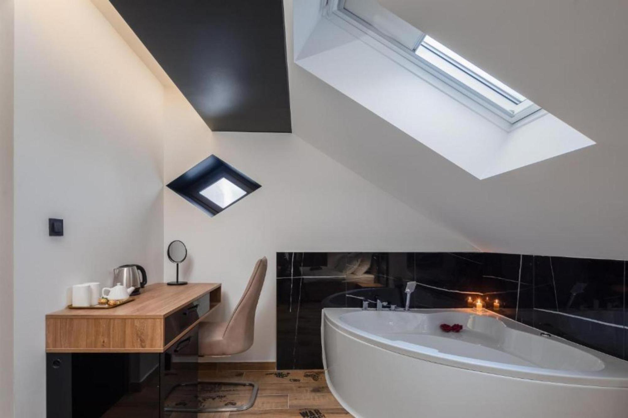 Top Rooms *