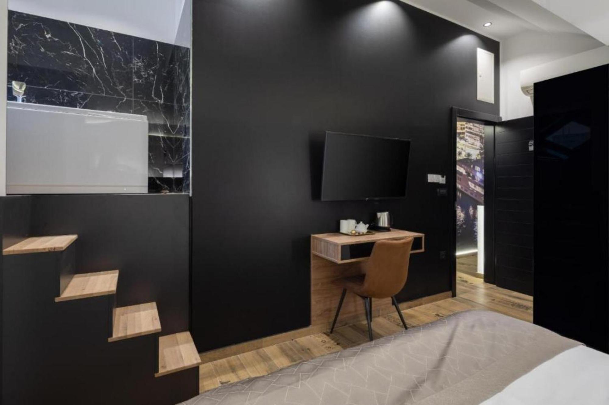 Top Rooms *