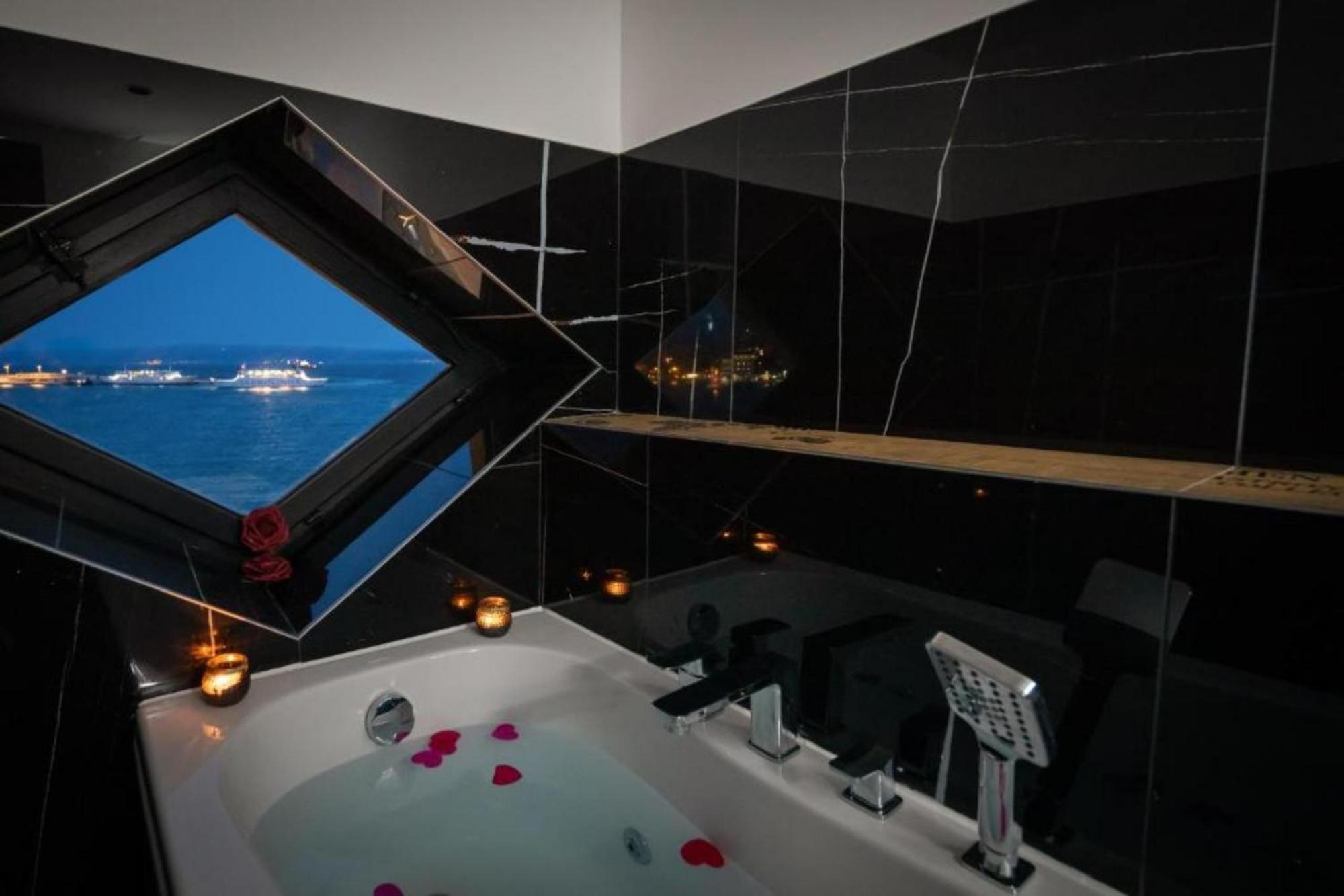 Top Rooms *