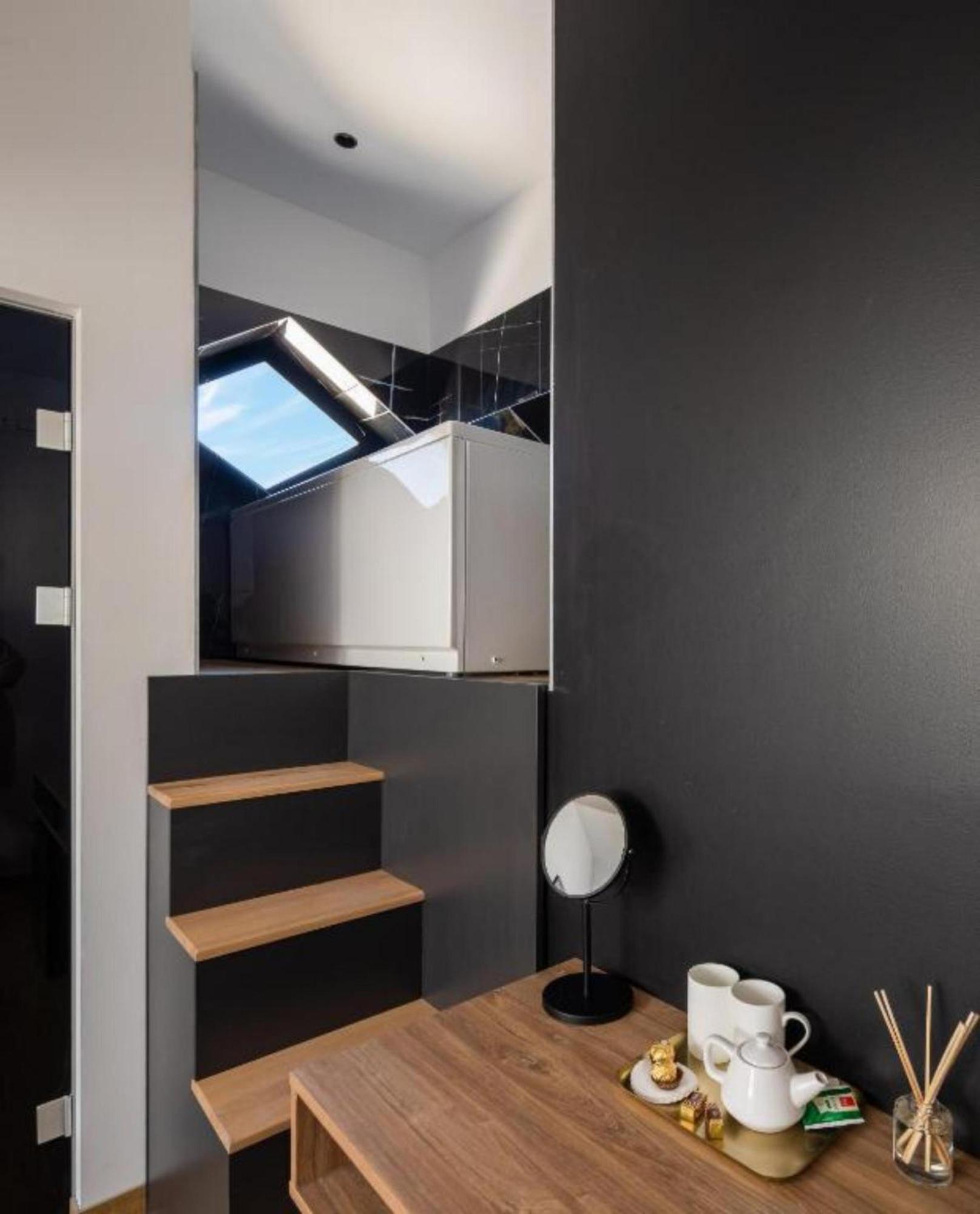 Top Rooms Split