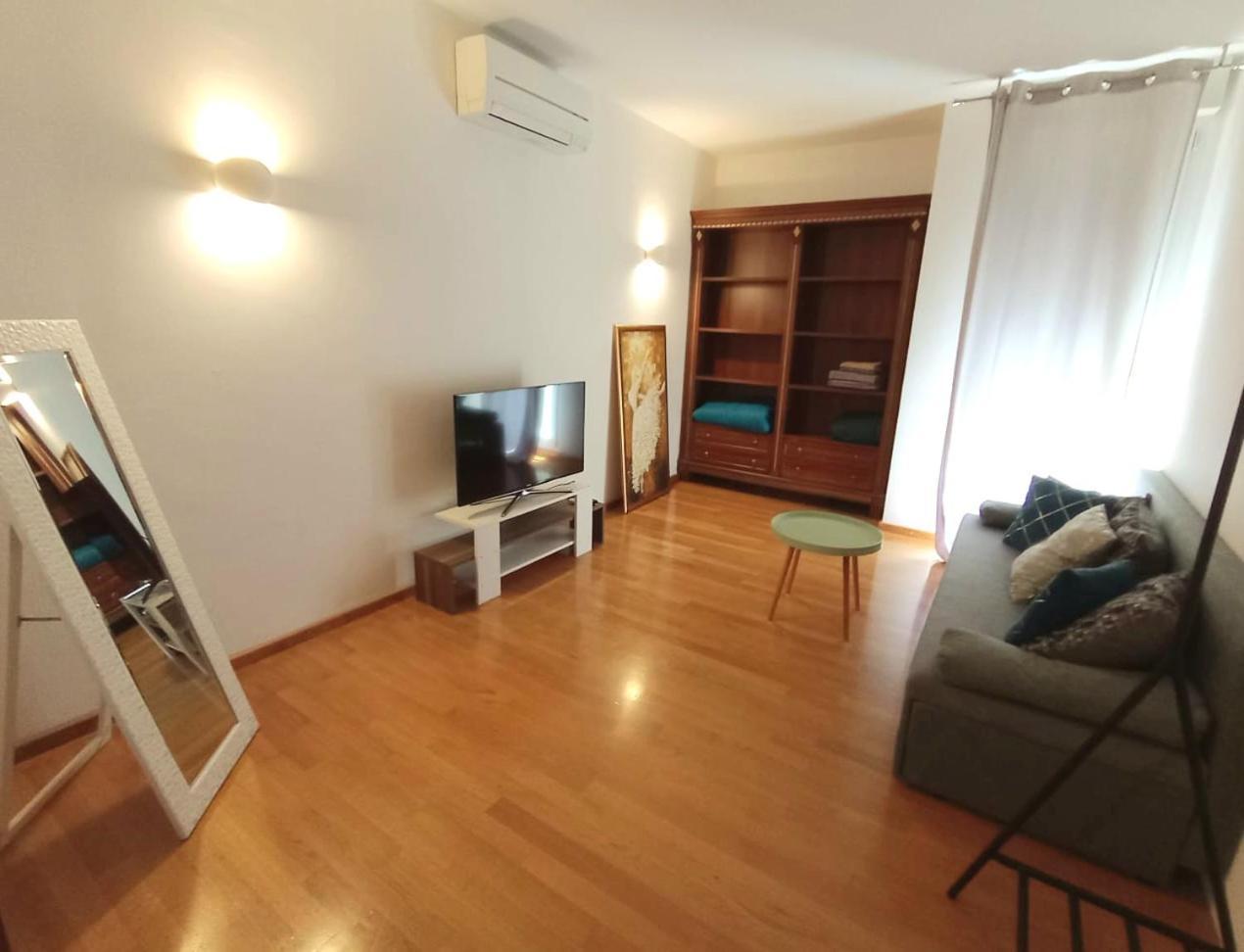 Beautiful Large Apartment, Walk To Beach