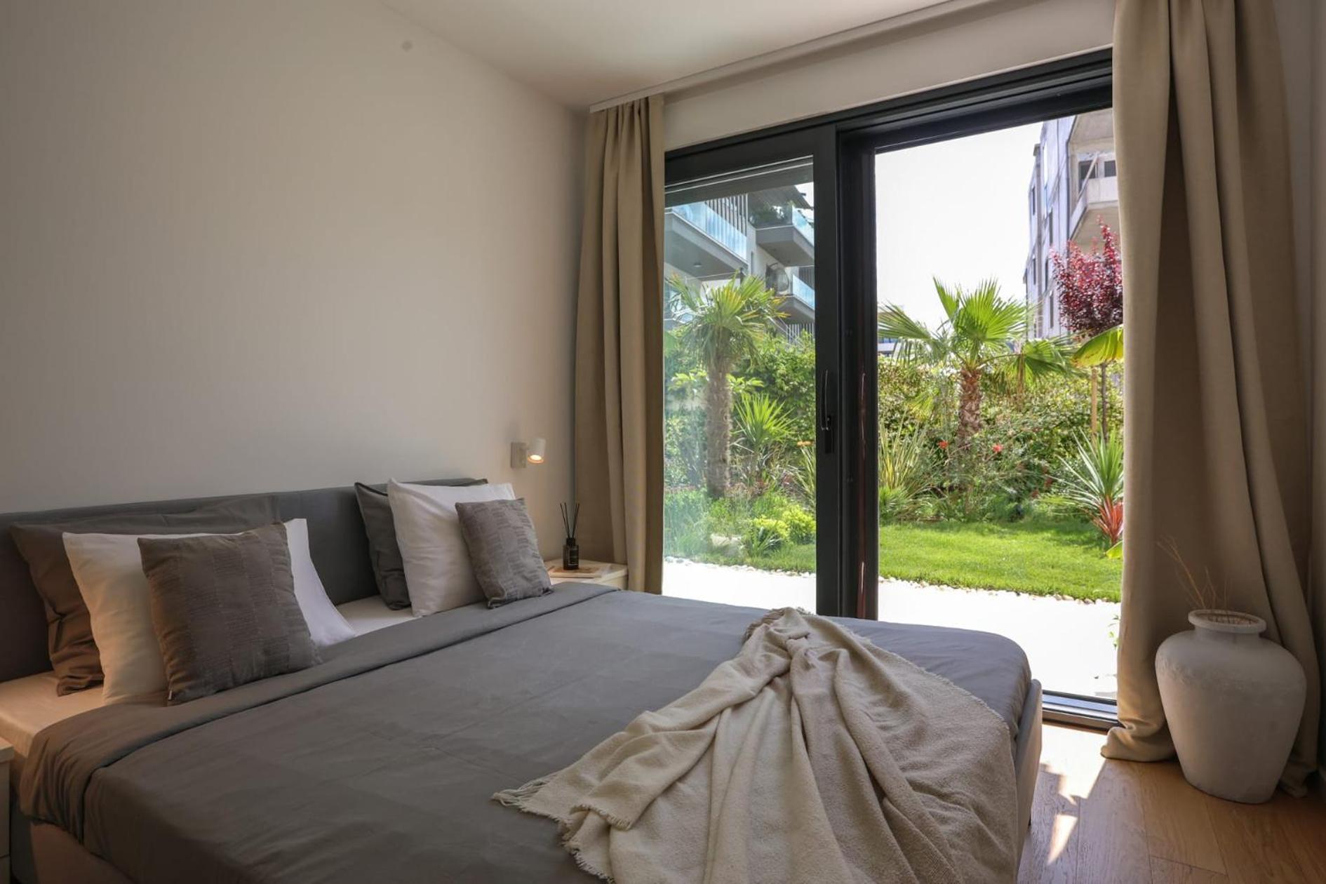 With Private Pool Apartamento