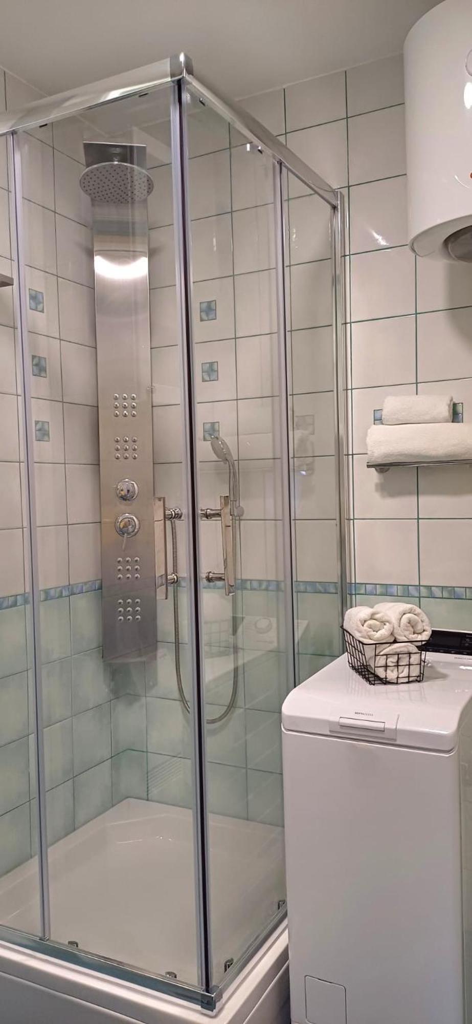 Lirik Appartement