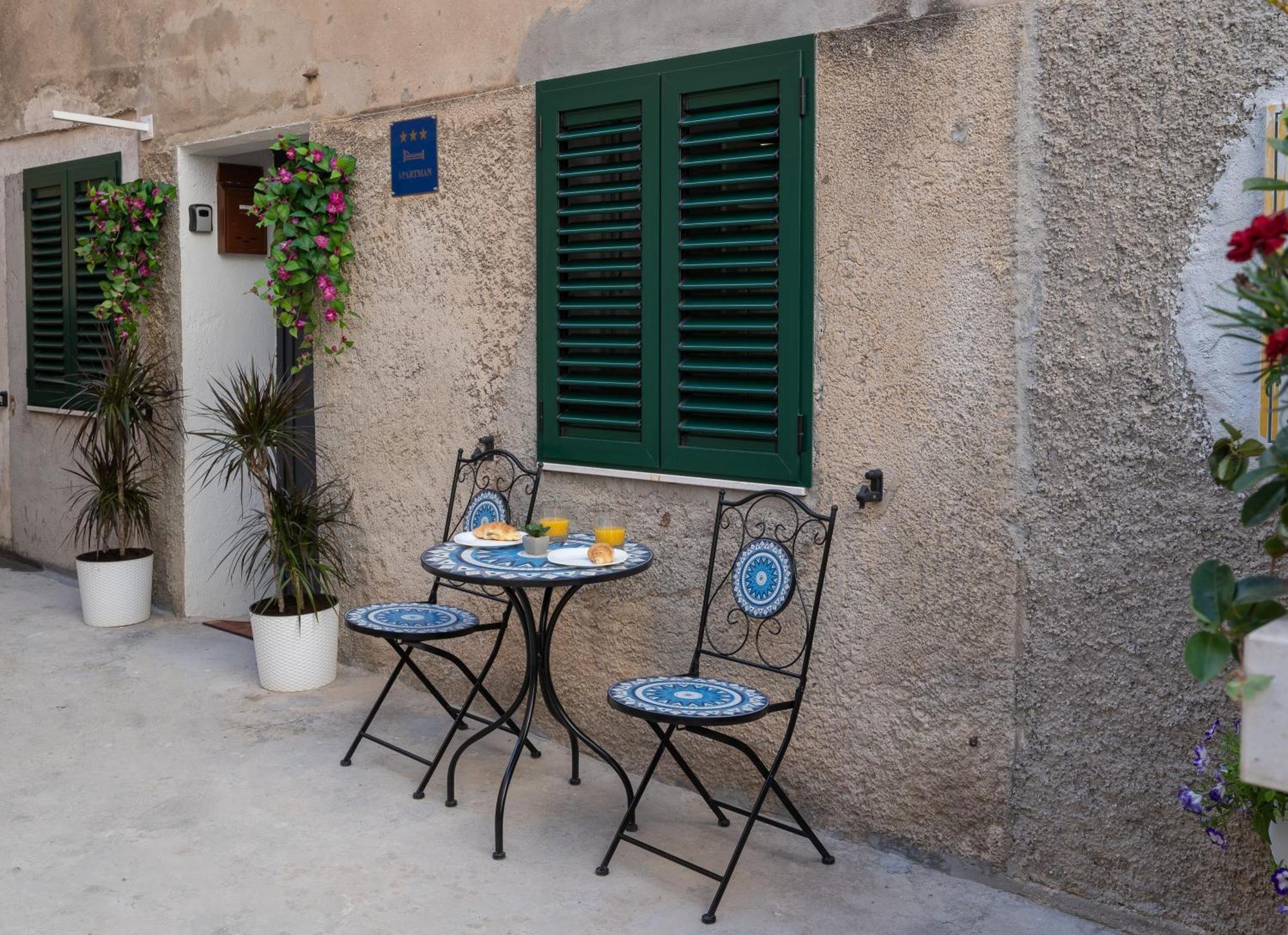Apartment Bernard Deluxe Renovated Peaceful Old Town Gem