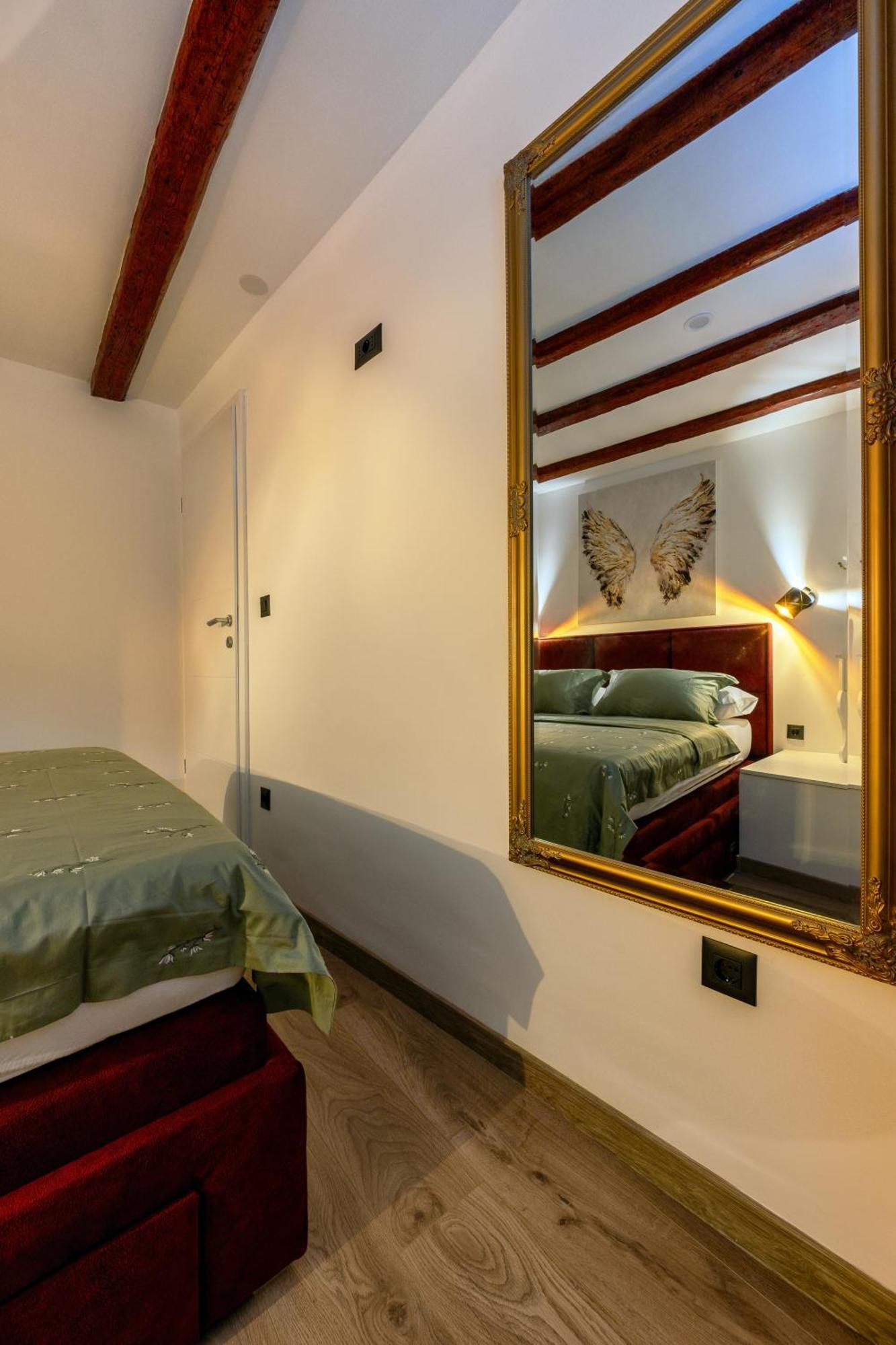 Bernard Deluxe Renovated Peaceful Old Town Gem Apartment *