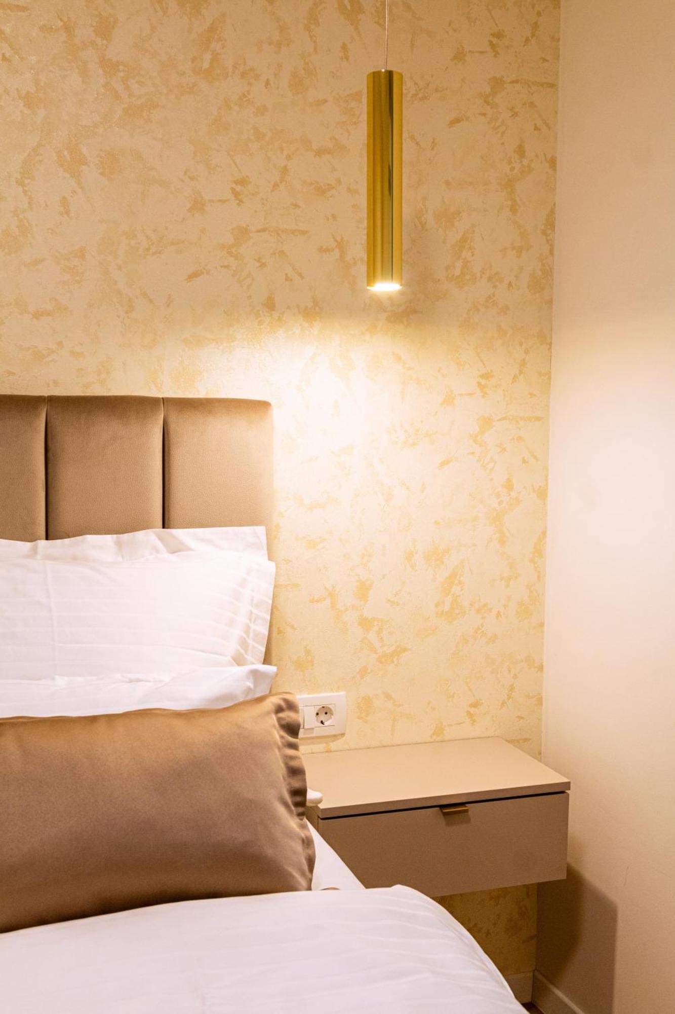 Luxury 2 Bedroom-2 Bathroom & App With Rooftop Terrace Apartment *