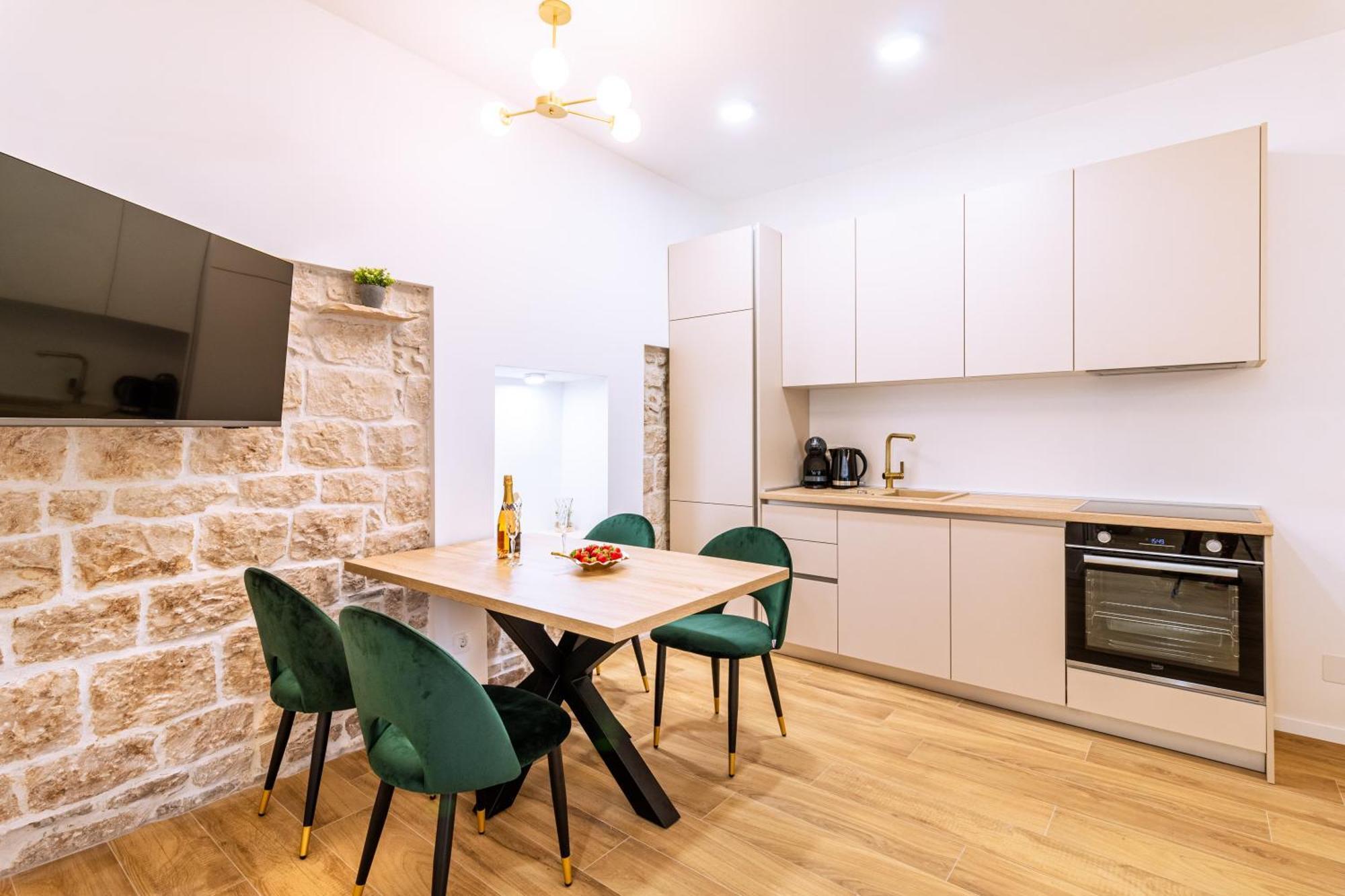 Luxury 2 Bedroom-2 Bathroom & App With Rooftop Terrace * Split