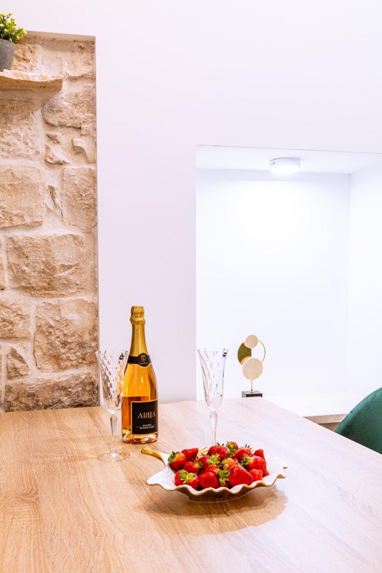 Luxury 2 Bedroom-2 Bathroom & App With Rooftop Terrace
