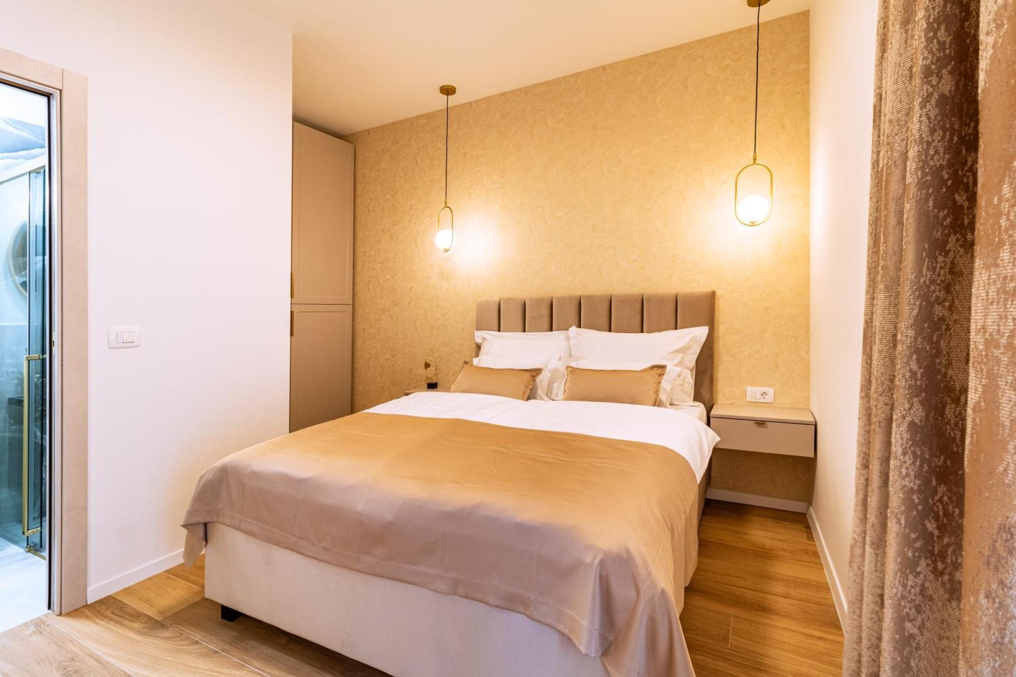 Luxury 2 Bedroom-2 Bathroom & App With Rooftop Terrace Apartment *