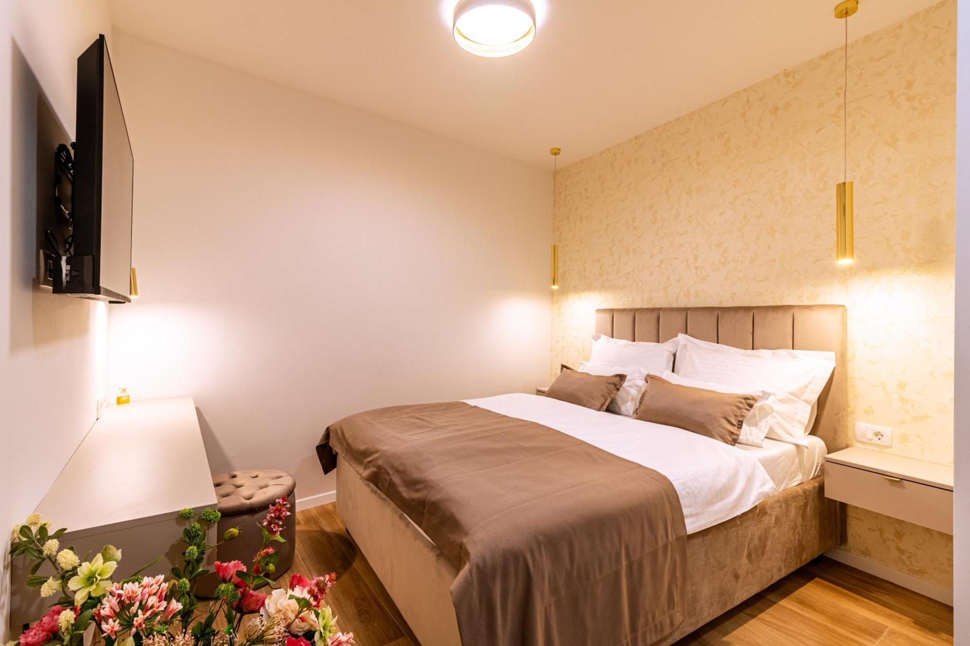 Apartment Luxury 2 Bedroom-2 Bathroom & App With Rooftop Terrace *