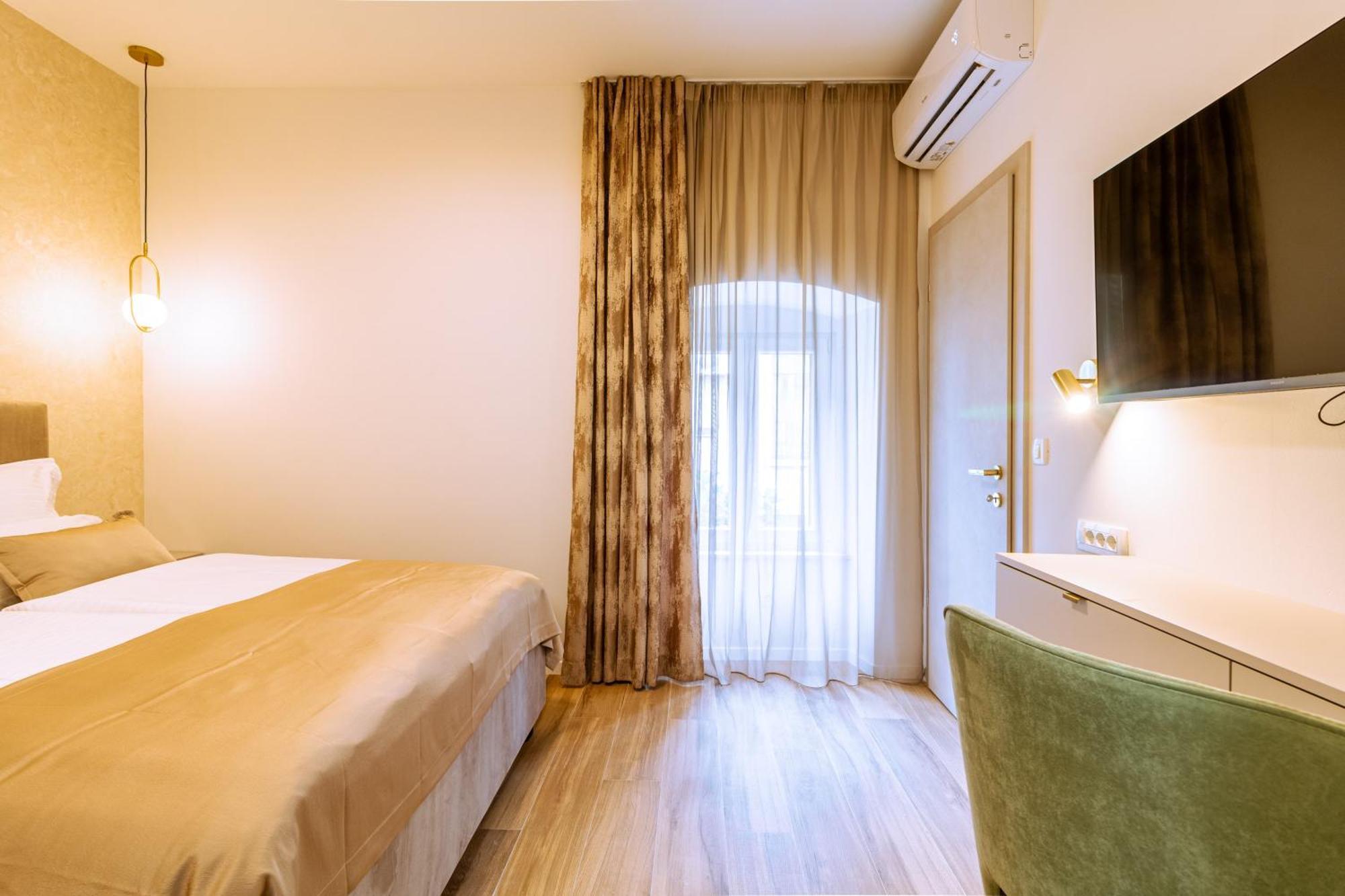 Luxury 2 Bedroom-2 Bathroom & App With Rooftop Terrace Apartment