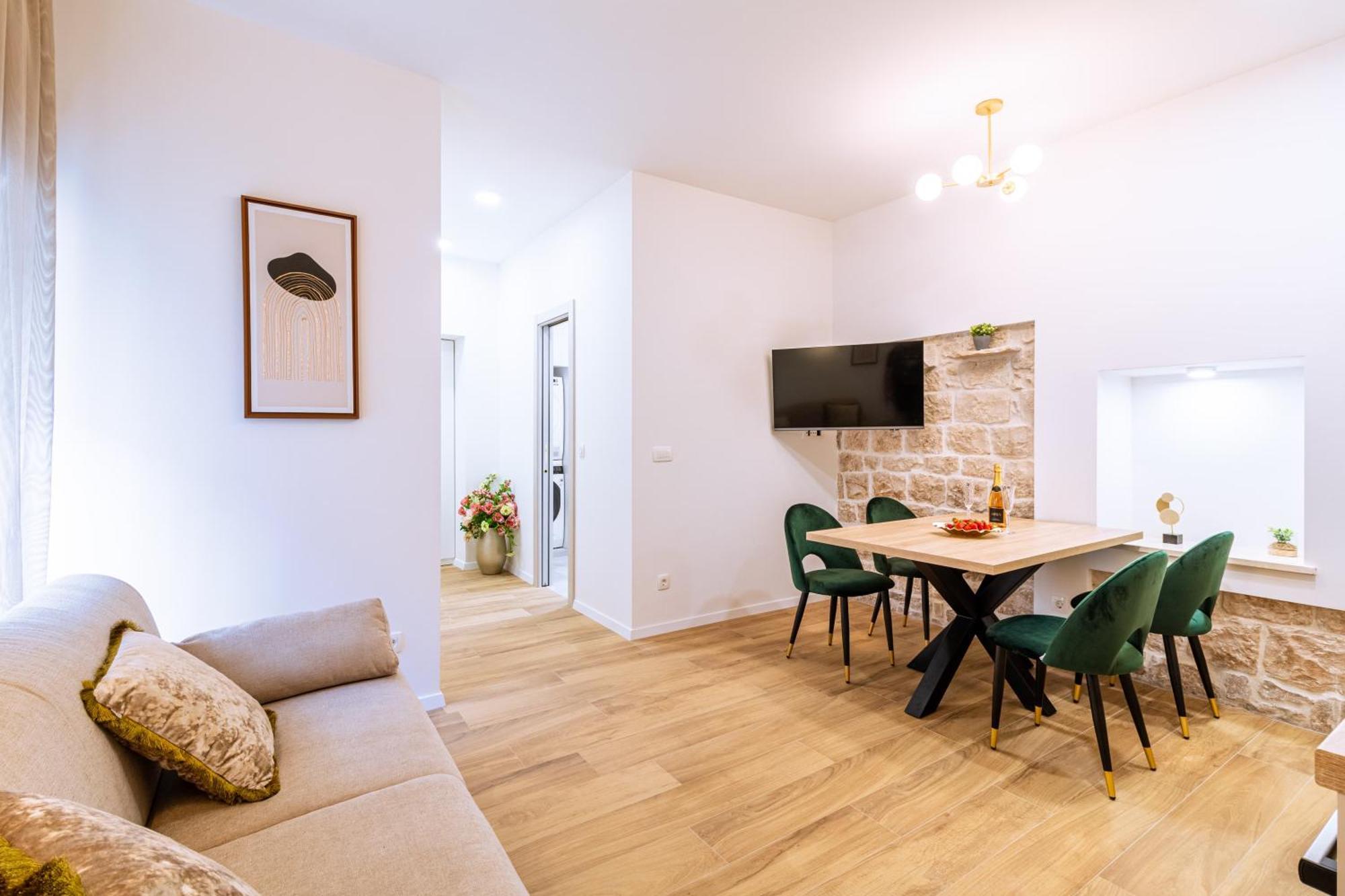 Luxury 2 Bedroom-2 Bathroom & App With Rooftop Terrace *