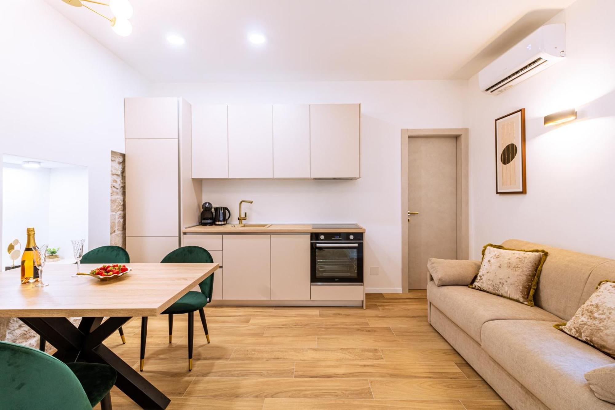 Luxury 2 Bedroom-2 Bathroom & App With Rooftop Terrace Apartment Split