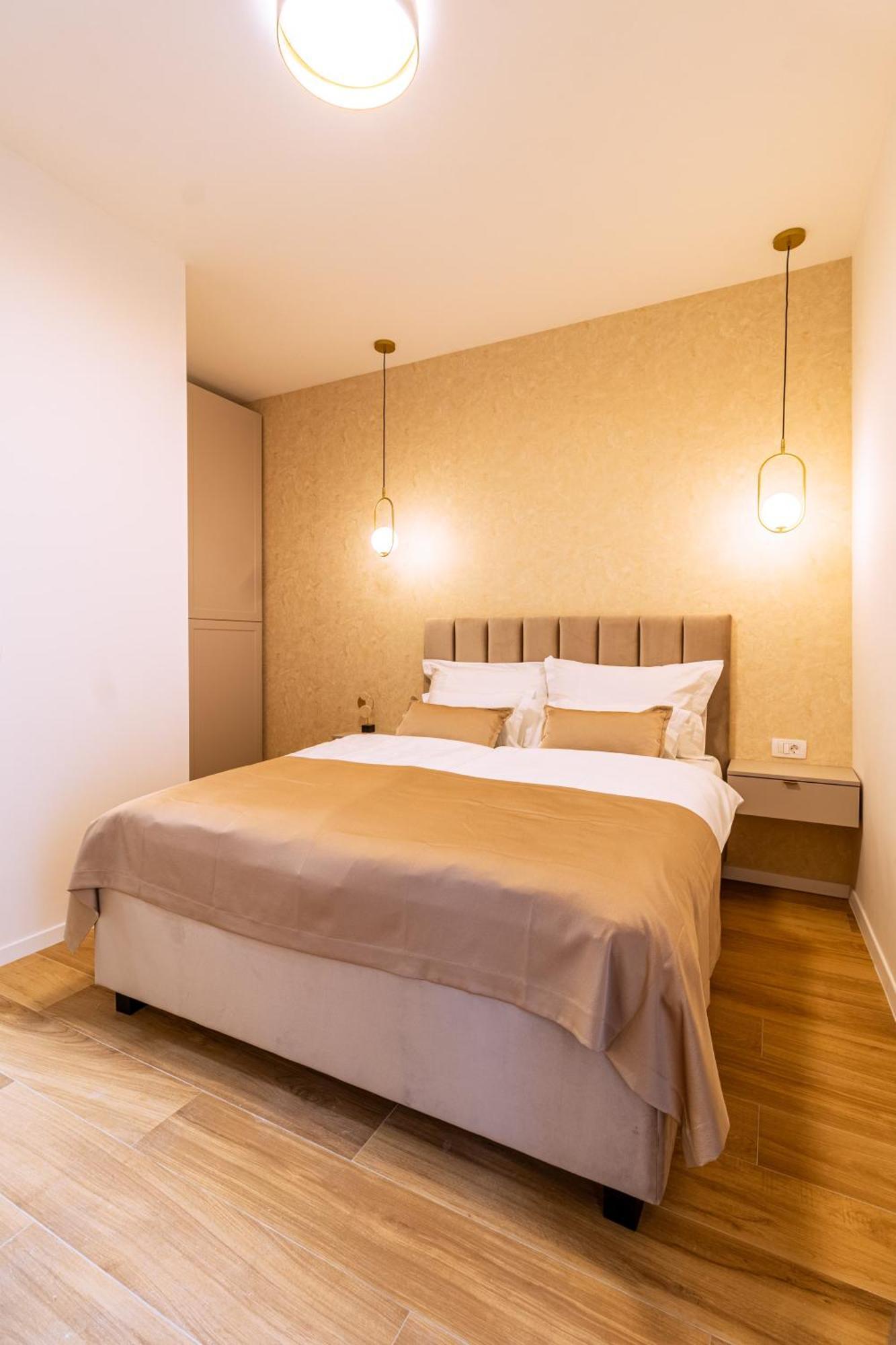 Luxury 2 Bedroom-2 Bathroom & App With Rooftop Terrace Apartment