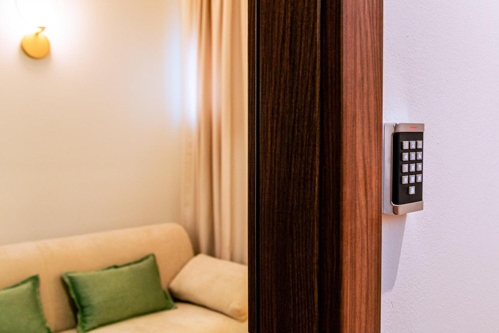 Luxury 2 Bedroom-2 Bathroom & App With Rooftop Terrace *