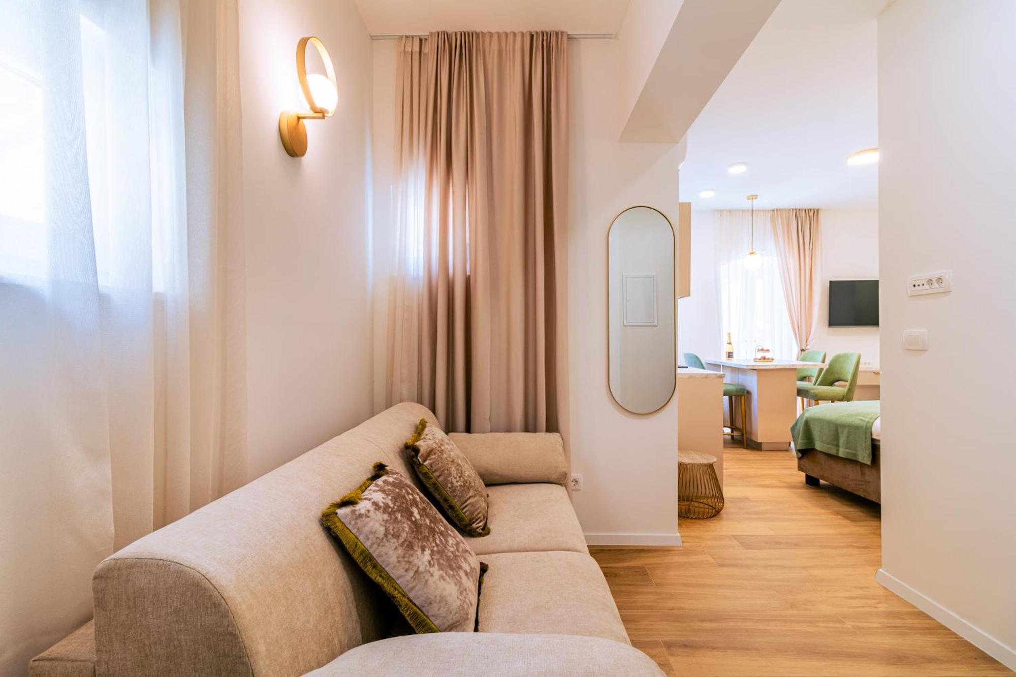 Luxury 2 Bedroom-2 Bathroom & App With Rooftop Terrace *