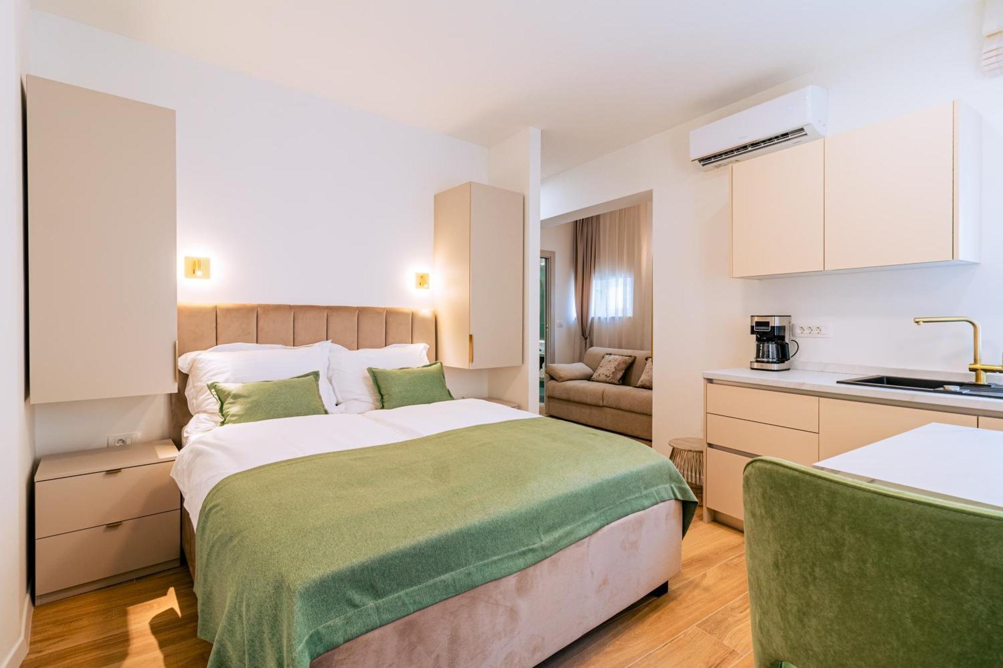 Luxury 2 Bedroom-2 Bathroom & App With Rooftop Terrace * Split