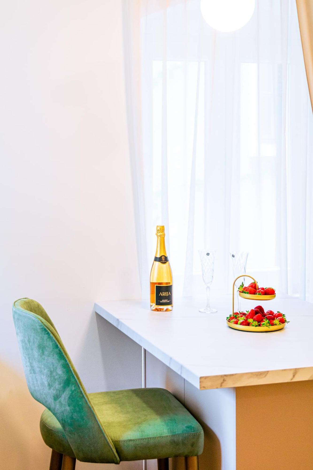Luxury 2 Bedroom-2 Bathroom & App With Rooftop Terrace Apartment *
