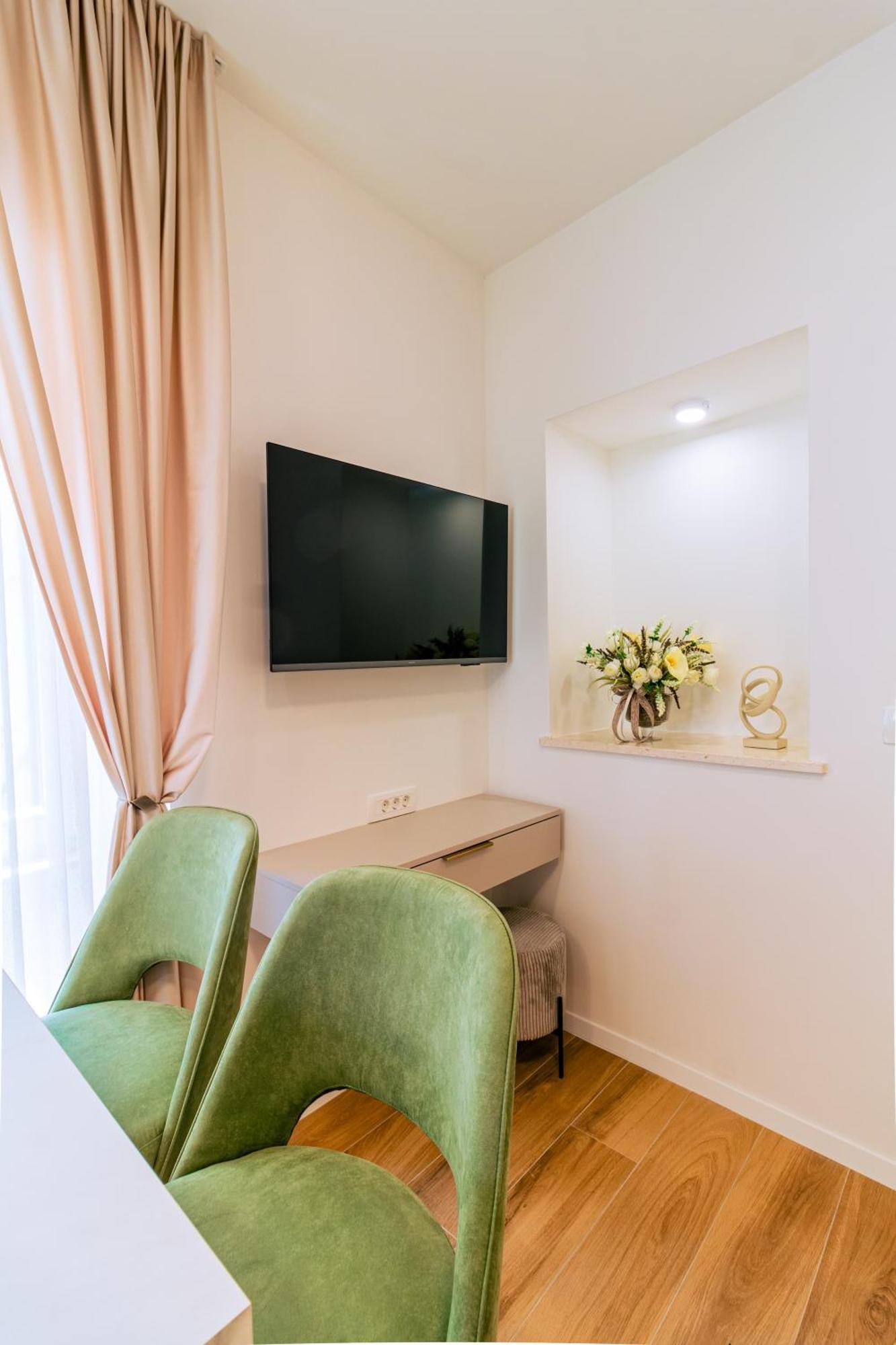 Apartment Luxury 2 Bedroom-2 Bathroom & App With Rooftop Terrace *