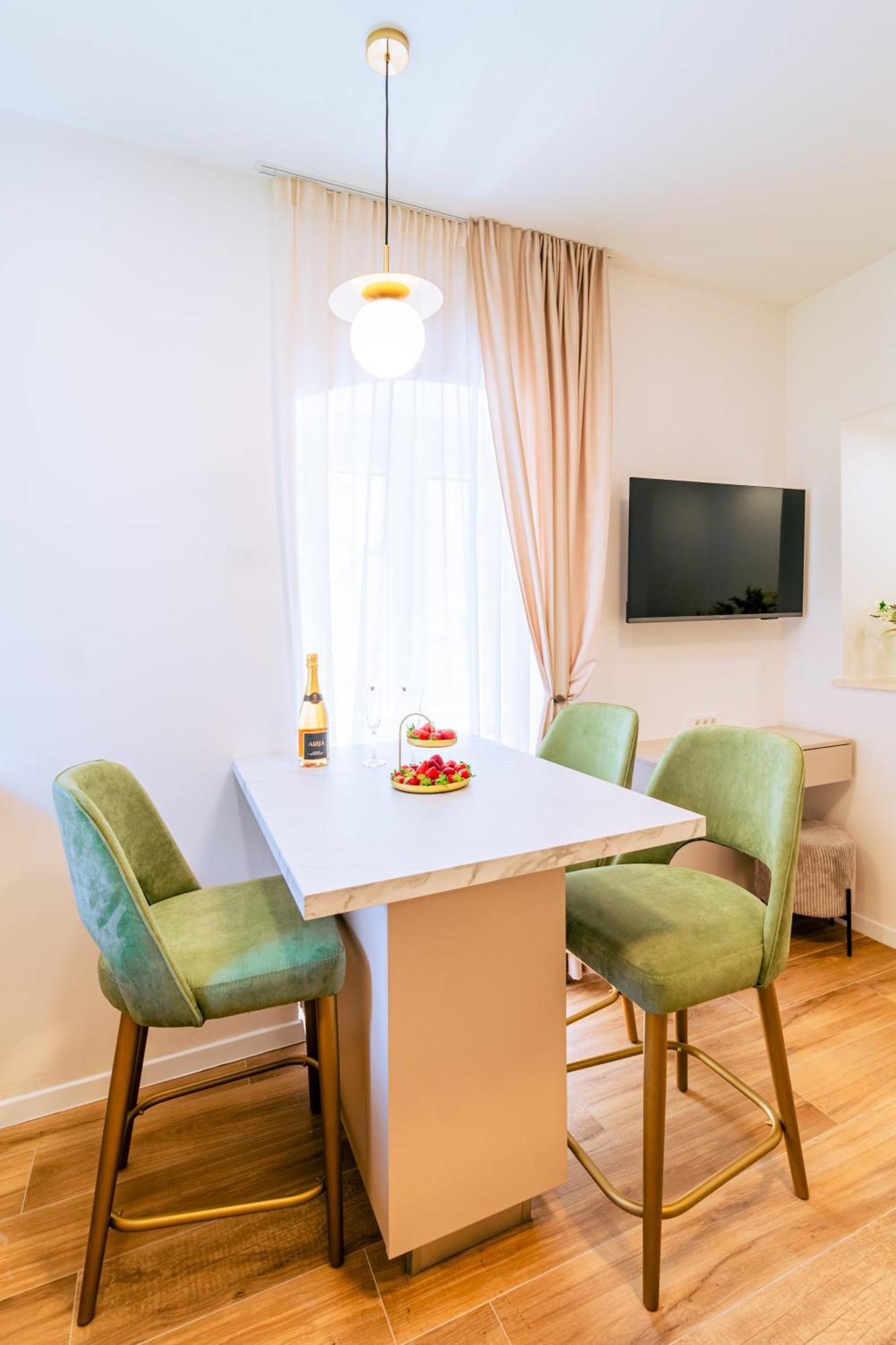 Apartment Luxury 2 Bedroom-2 Bathroom & App With Rooftop Terrace Split