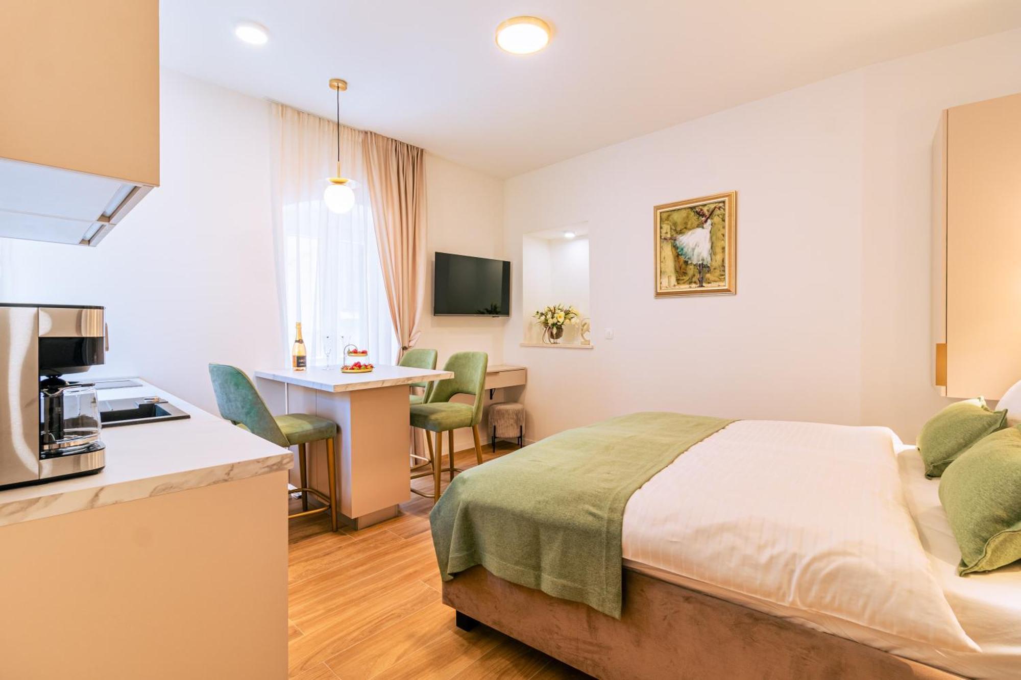 Luxury 2 Bedroom-2 Bathroom & App With Rooftop Terrace *