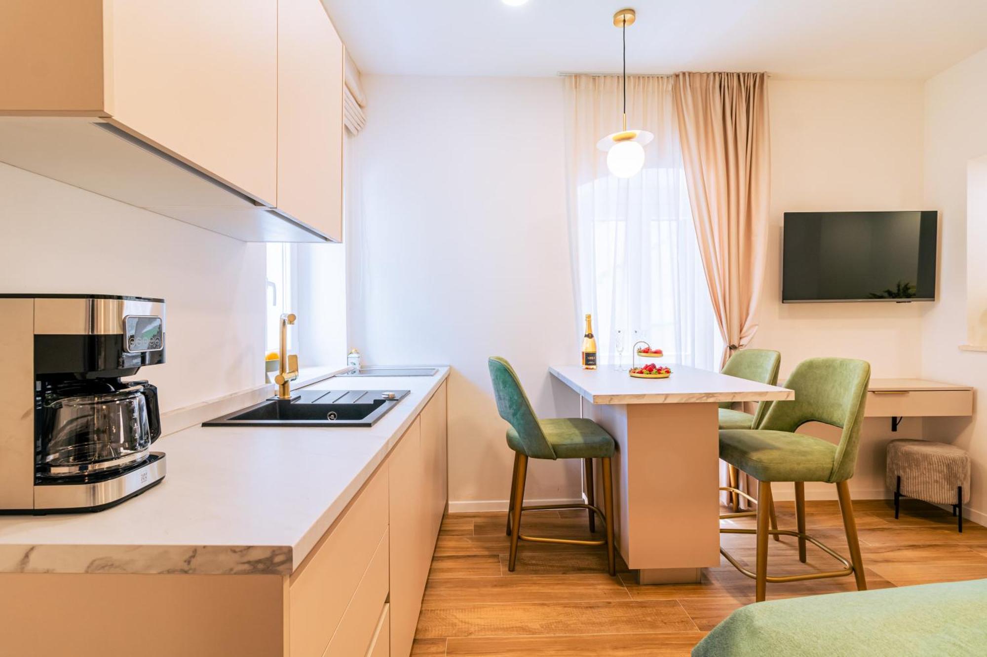 Luxury 2 Bedroom-2 Bathroom & App With Rooftop Terrace