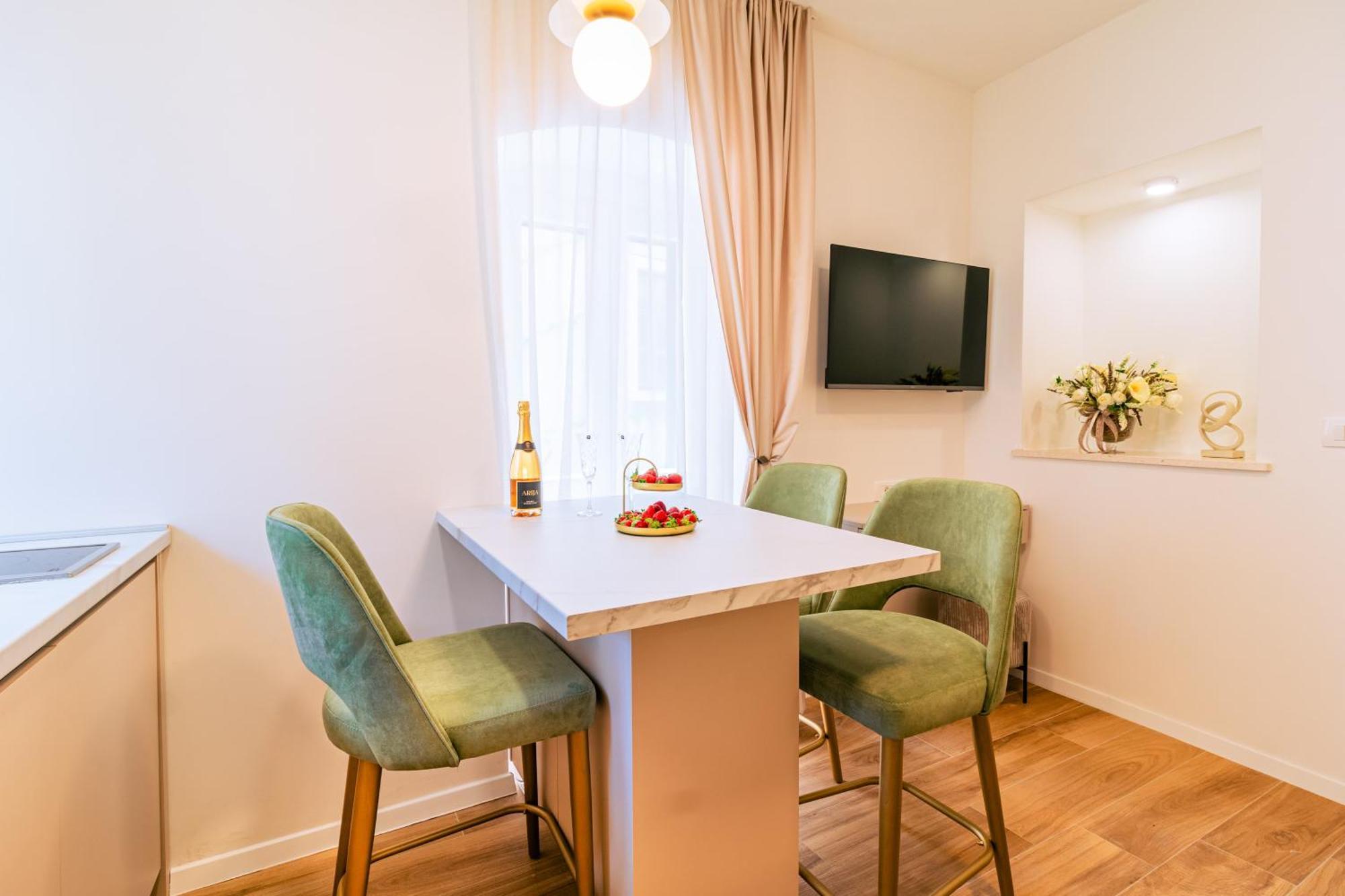 Luxury 2 Bedroom-2 Bathroom & App With Rooftop Terrace Apartment