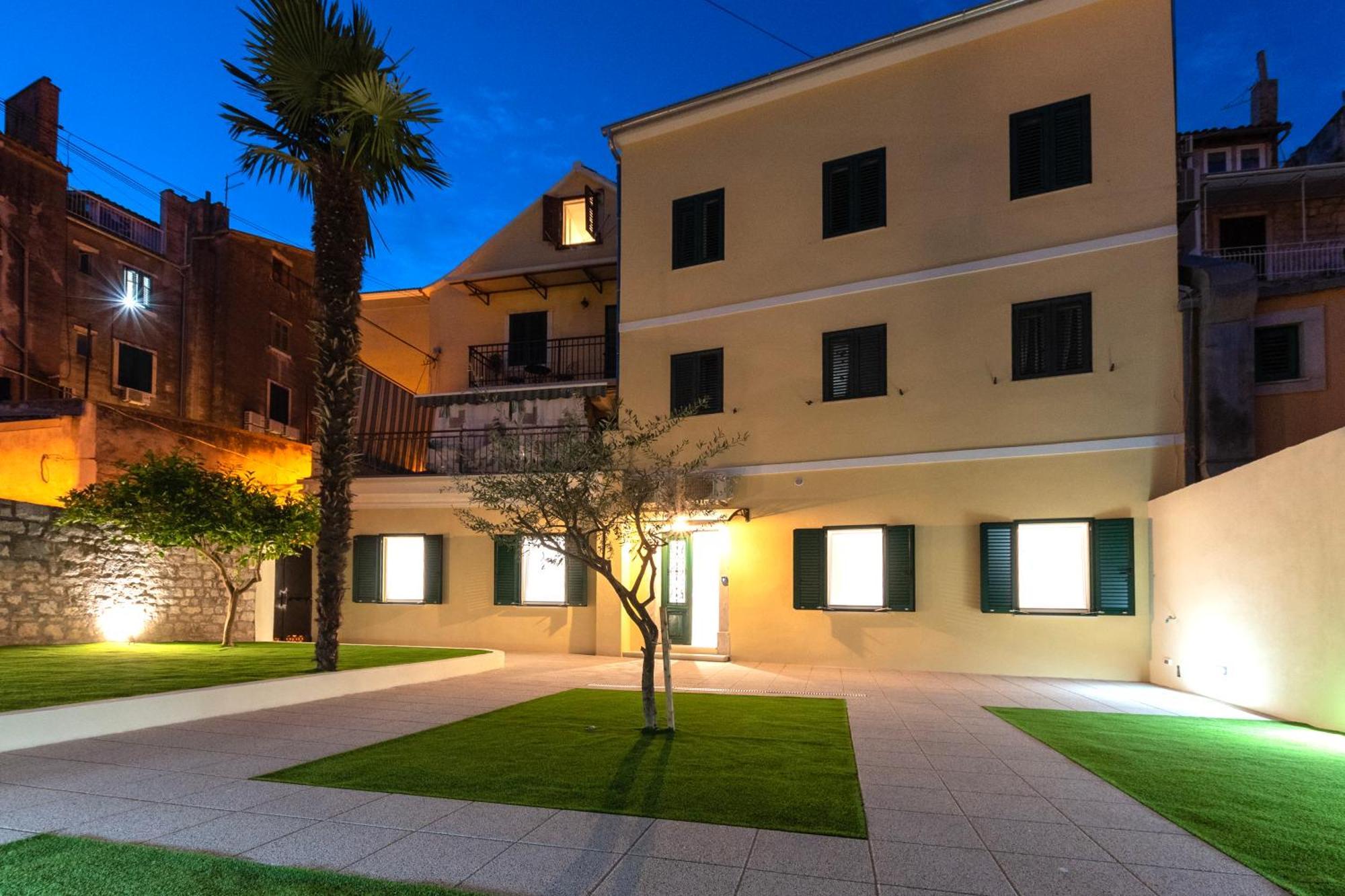 Teuta Garden Luxury Apartment Split
