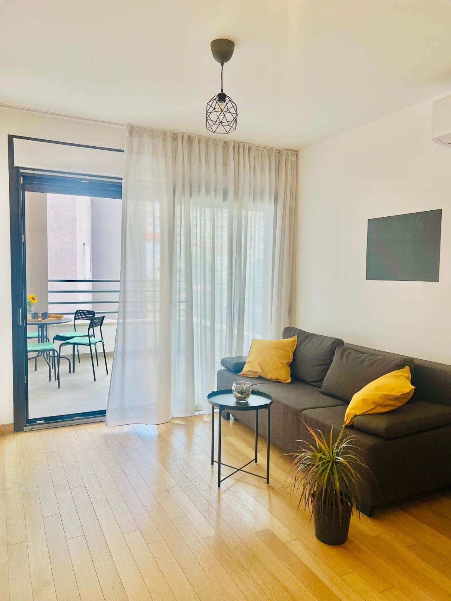 Almond 2 - Free Parking Apartment