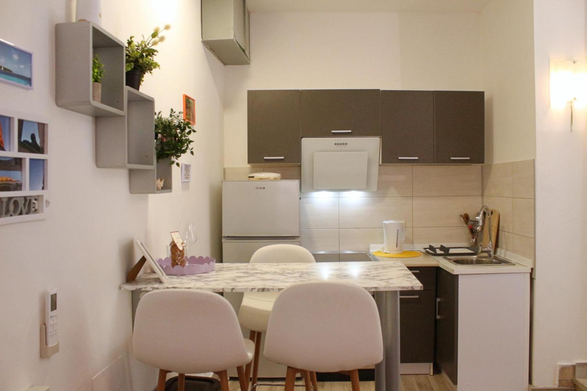 Klarisa Center With Terrace *