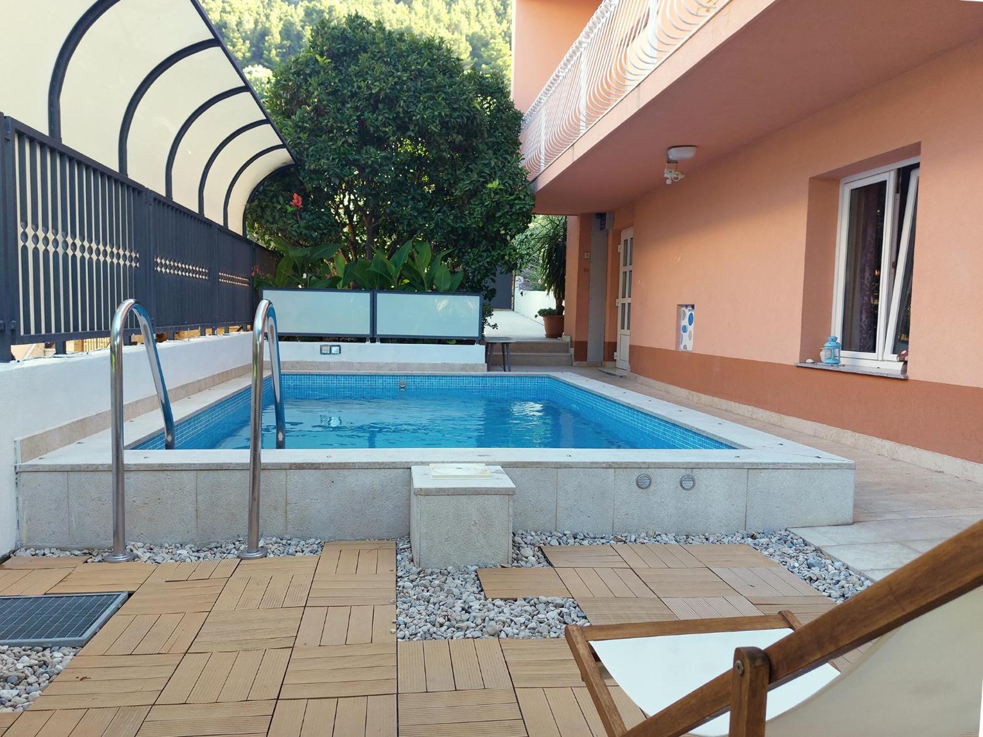 Apartamento Poolside Paradise - A Hidden Gem In Split *