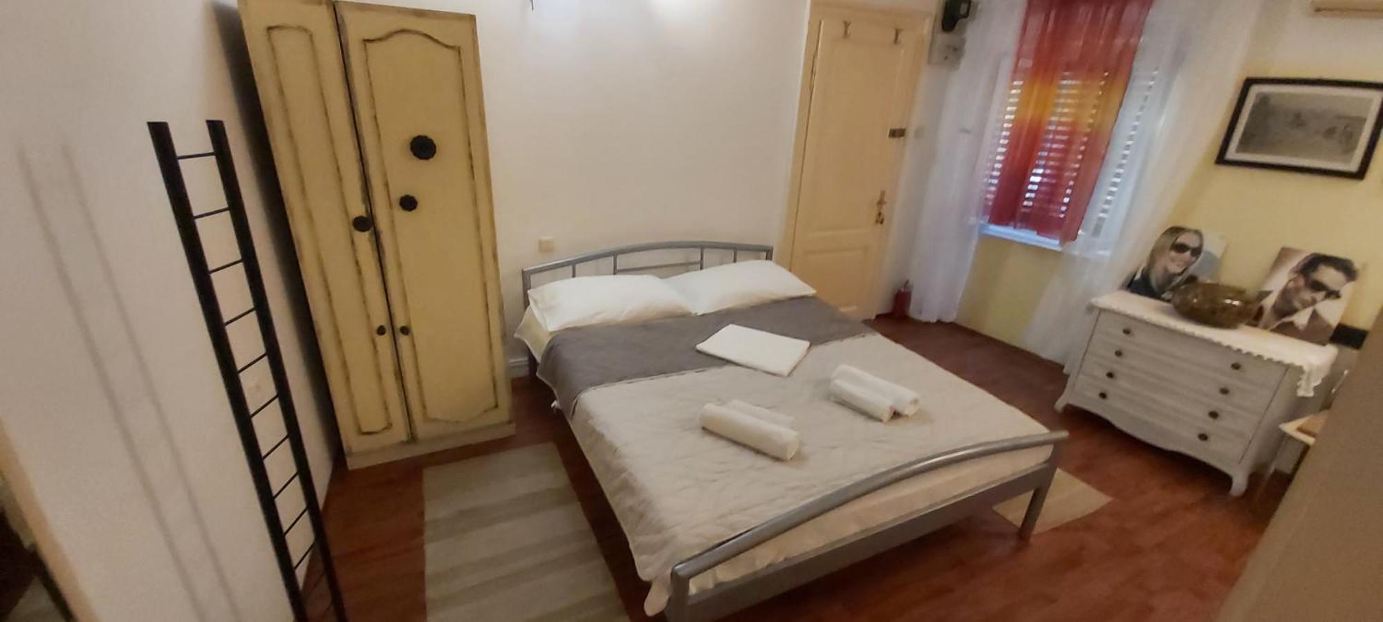 Down Town Apartment Split
