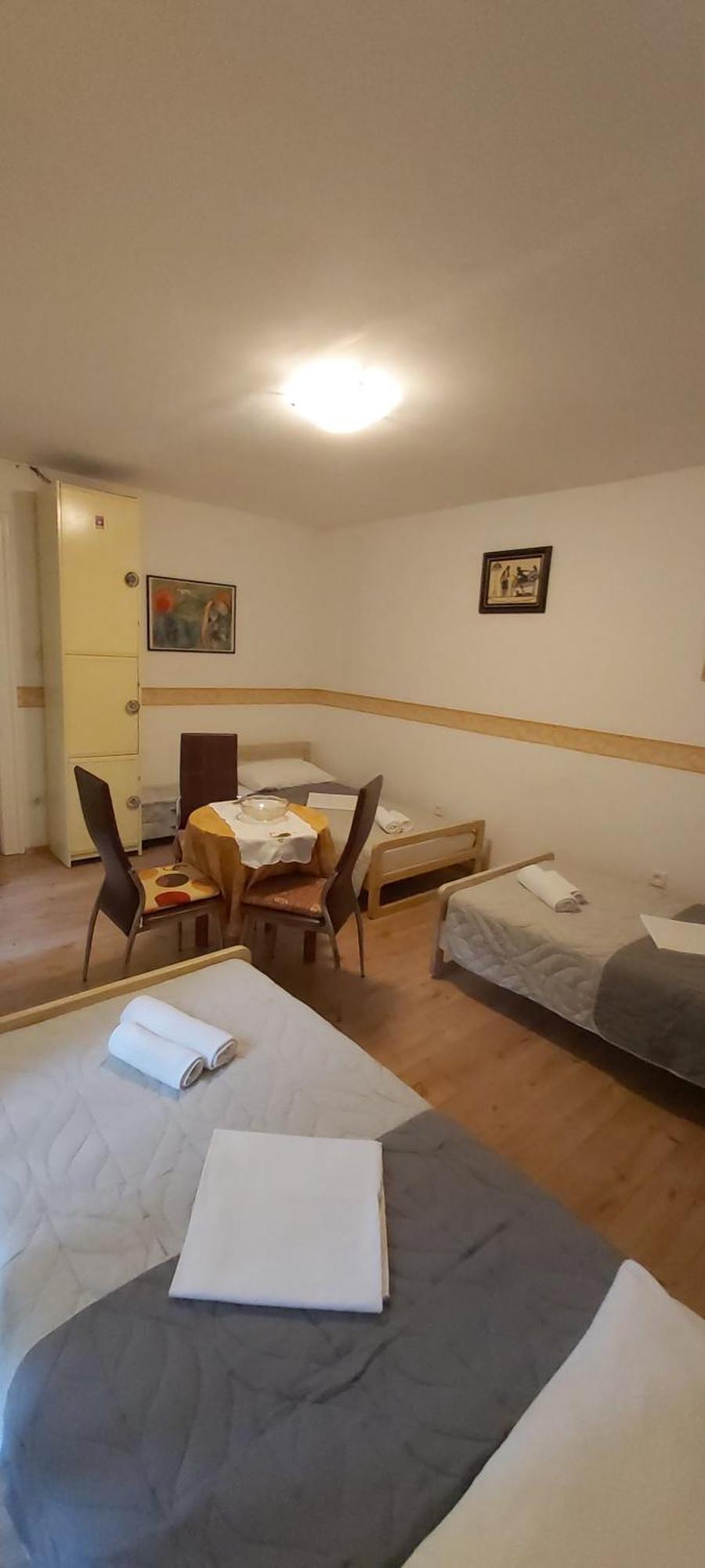 Room-ivann Hostel