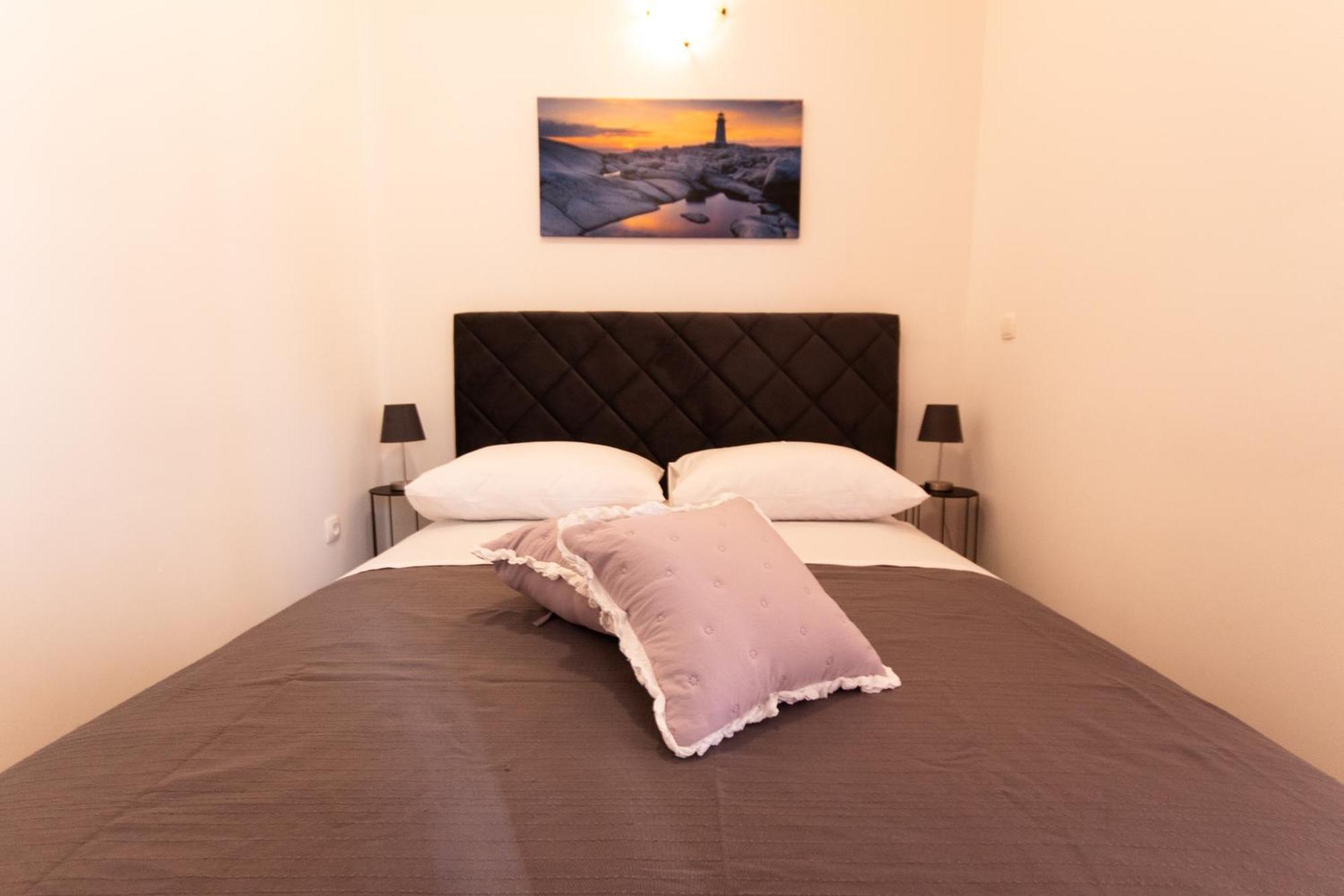 Le Petit, Near Theatre & Apartment *