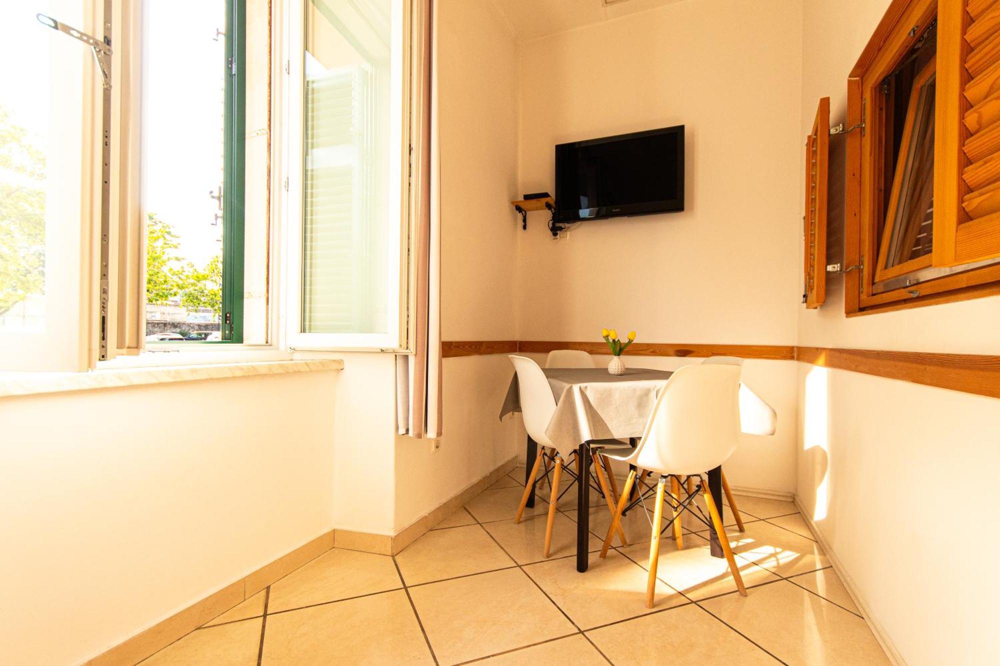 Le Petit, Near Theatre & Apartment *