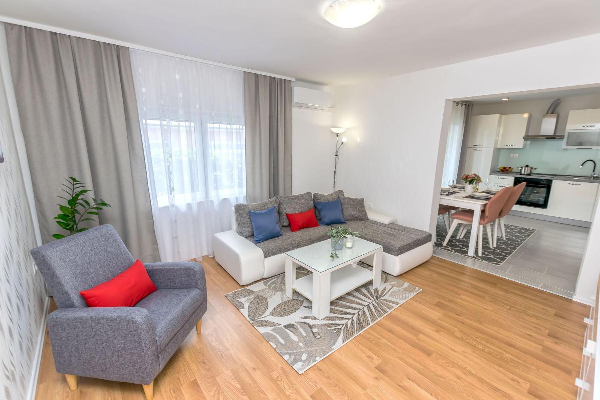 Kati Apartment Split