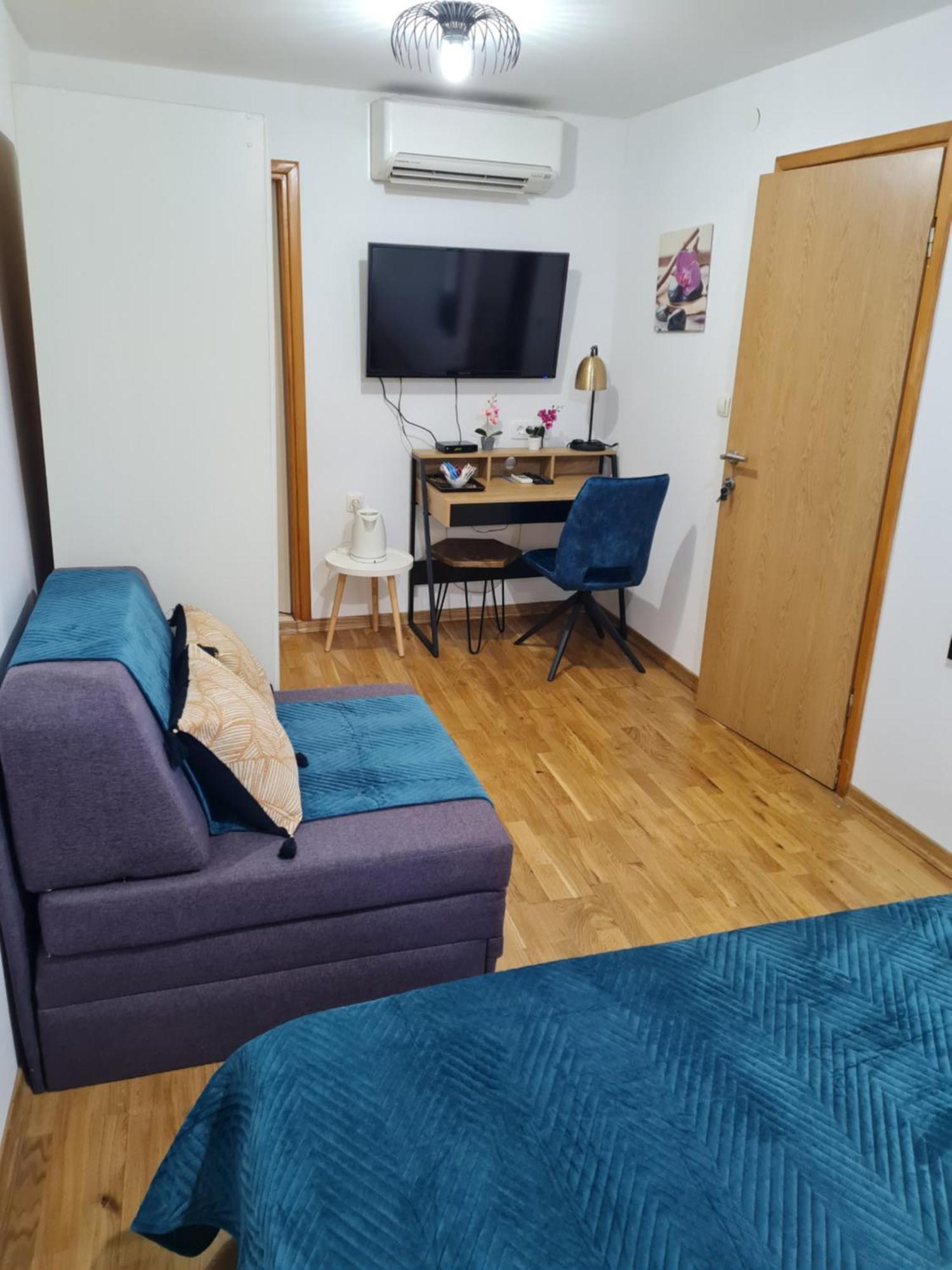 Inchy Guest house 3*