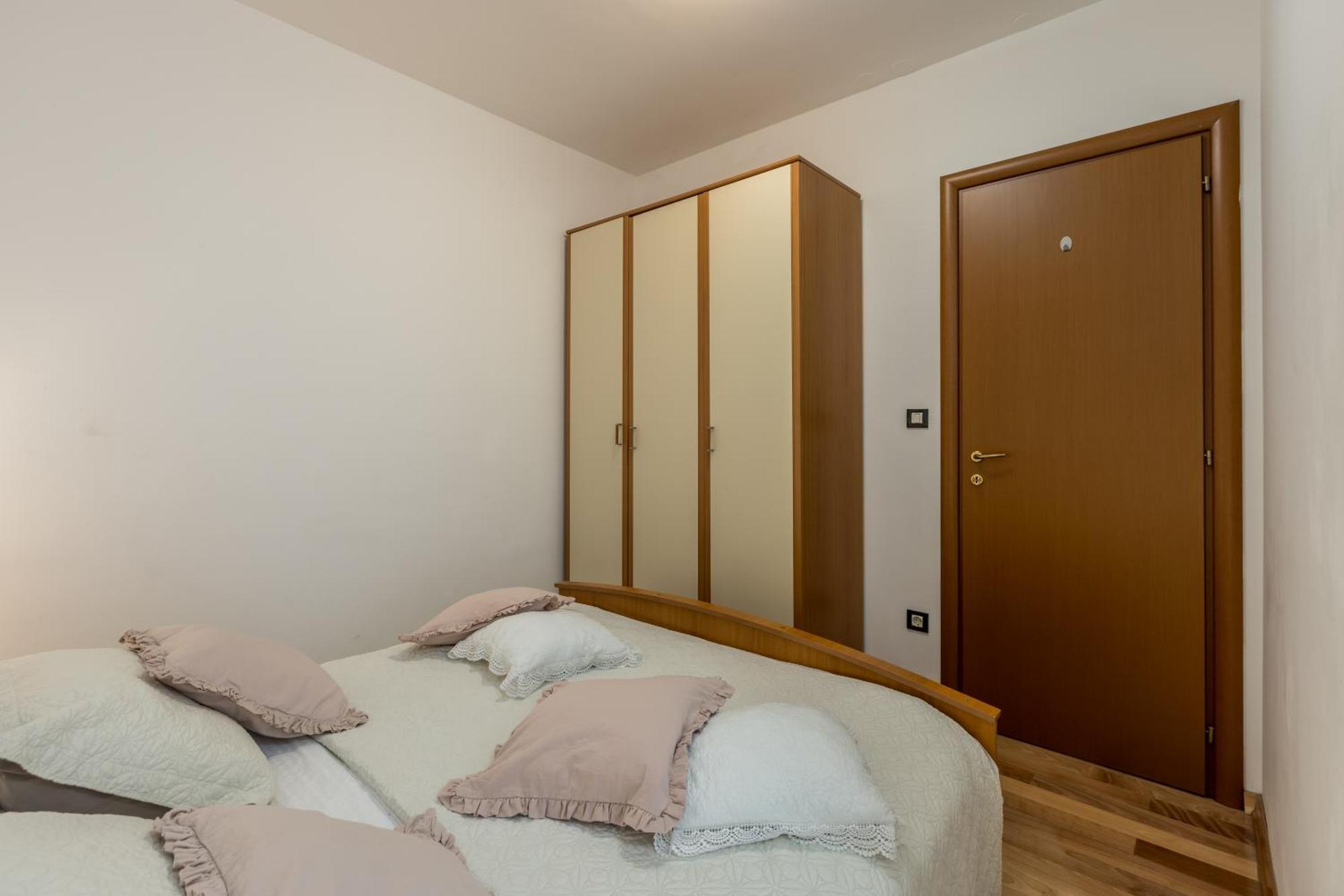Apartment Karoglan