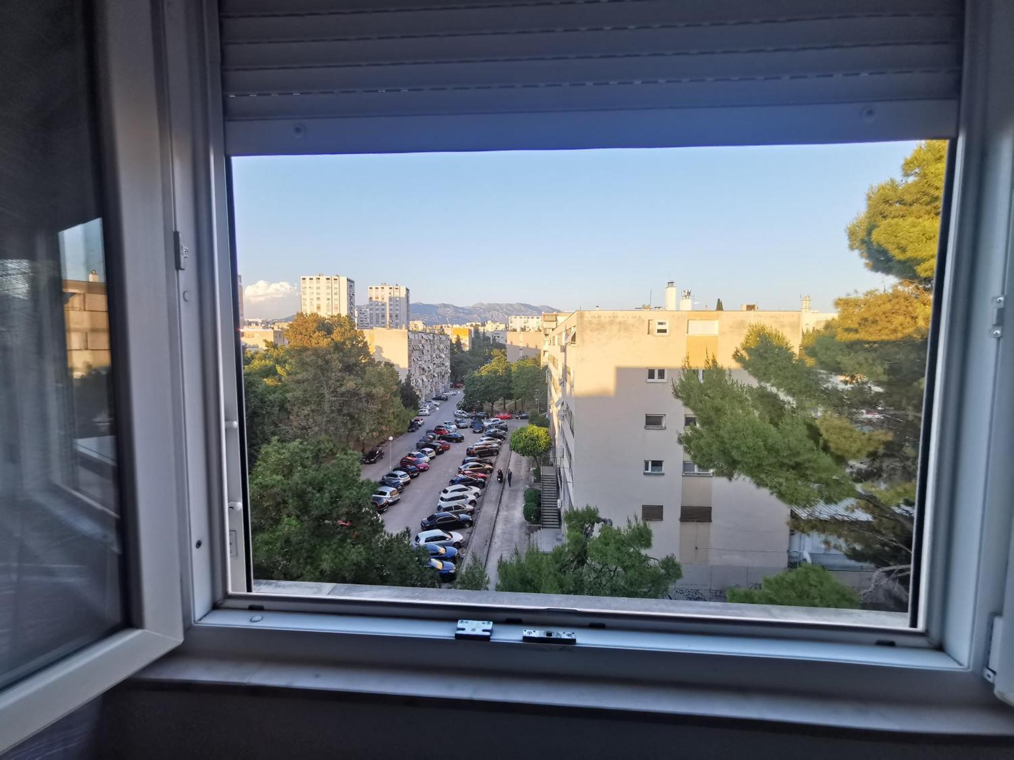 Apartment Sweet Split