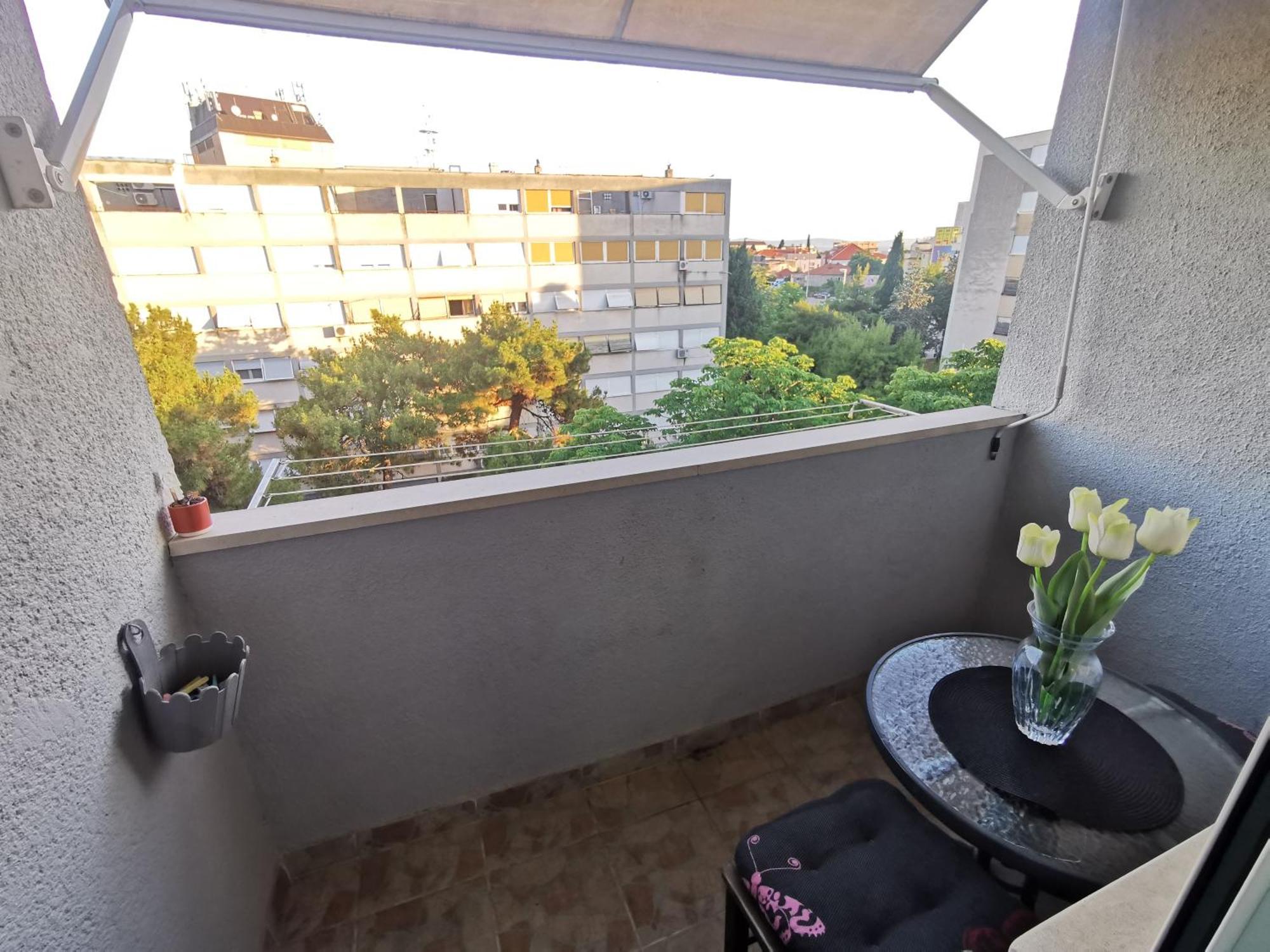Apartment Sweet Split