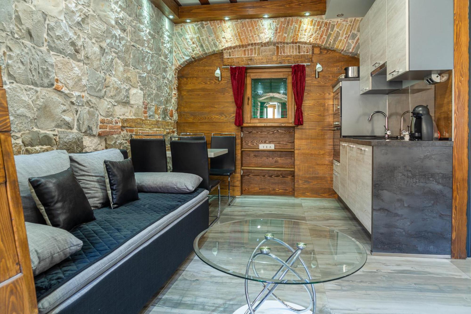 Domina Apartman *